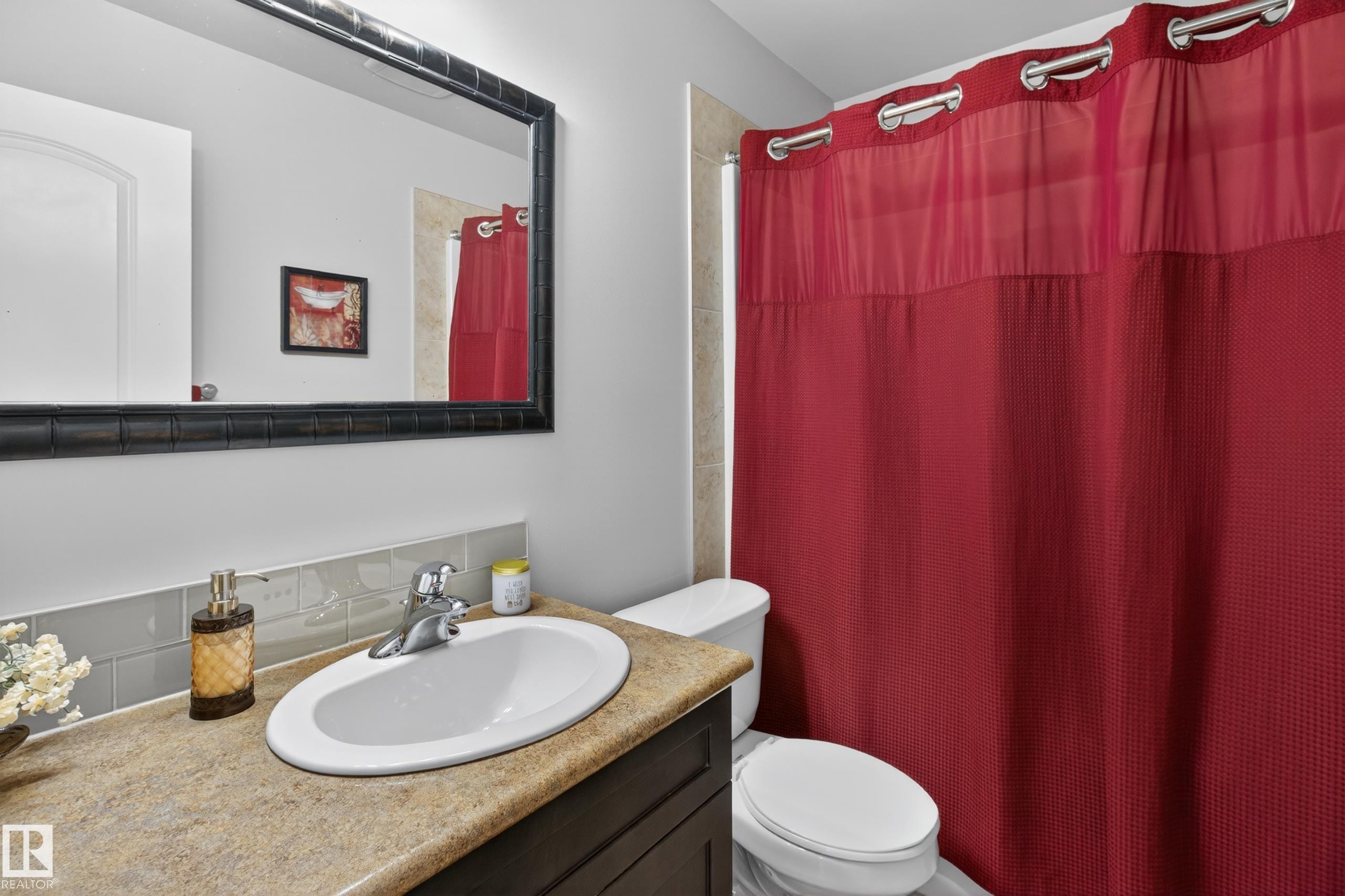 21 Beaverhill View Cr, Tofield, AB - Indoor Photo Showing Bathroom