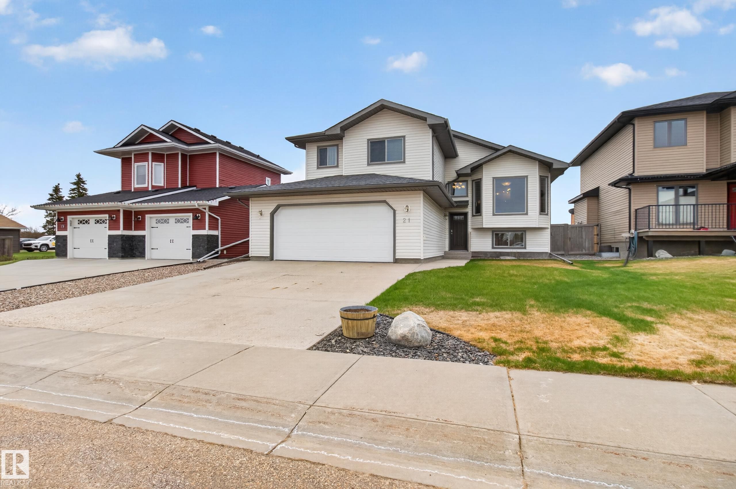 21 Beaverhill View Cr, Tofield, AB - Outdoor With Facade