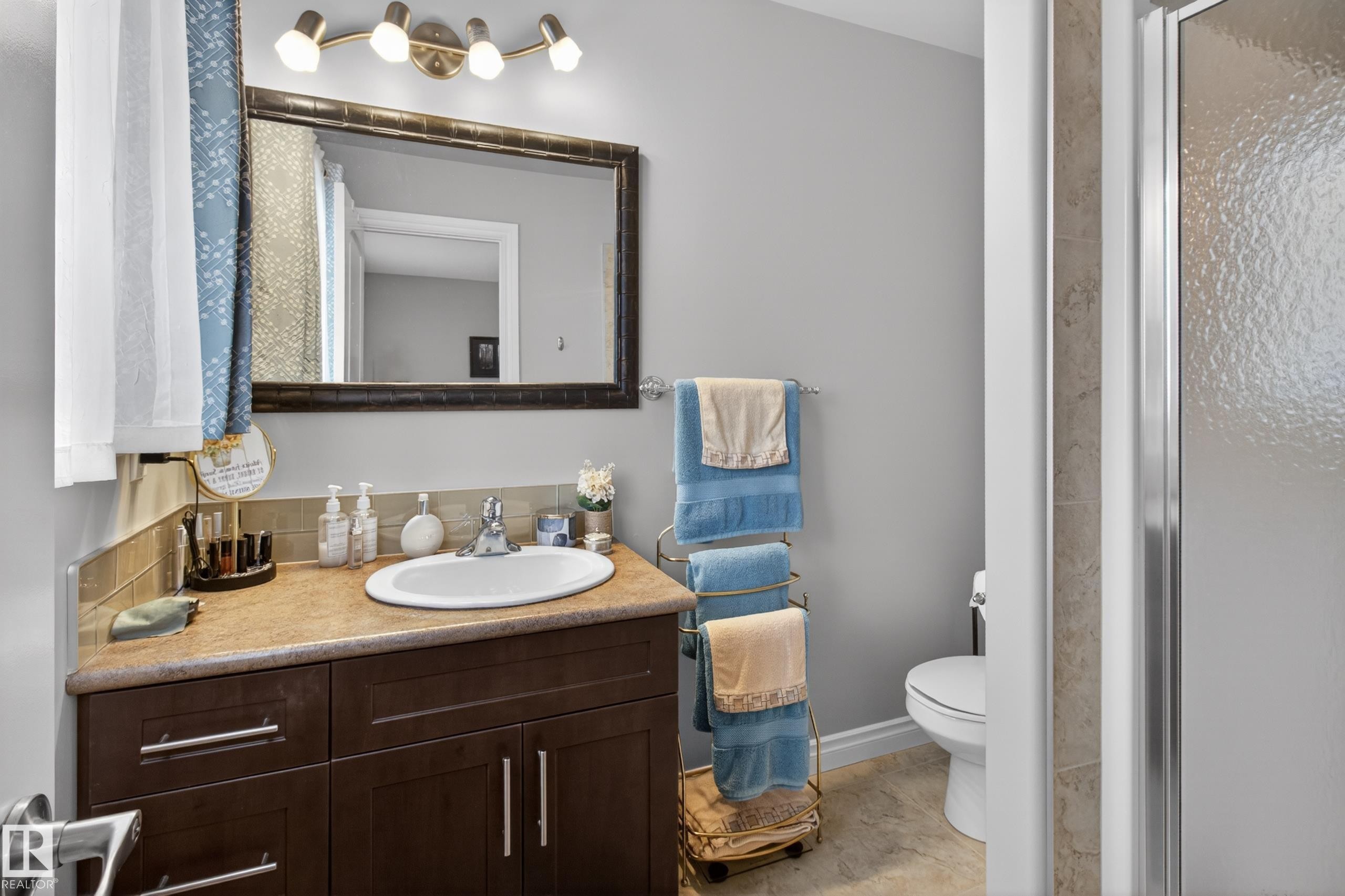 21 Beaverhill View Cr, Tofield, AB - Indoor Photo Showing Bathroom