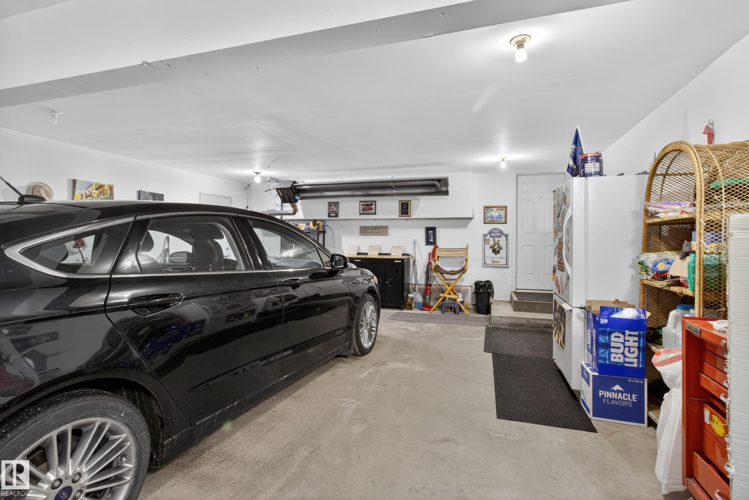 21 Beaverhill View Cr, Tofield, AB - Indoor Photo Showing Garage