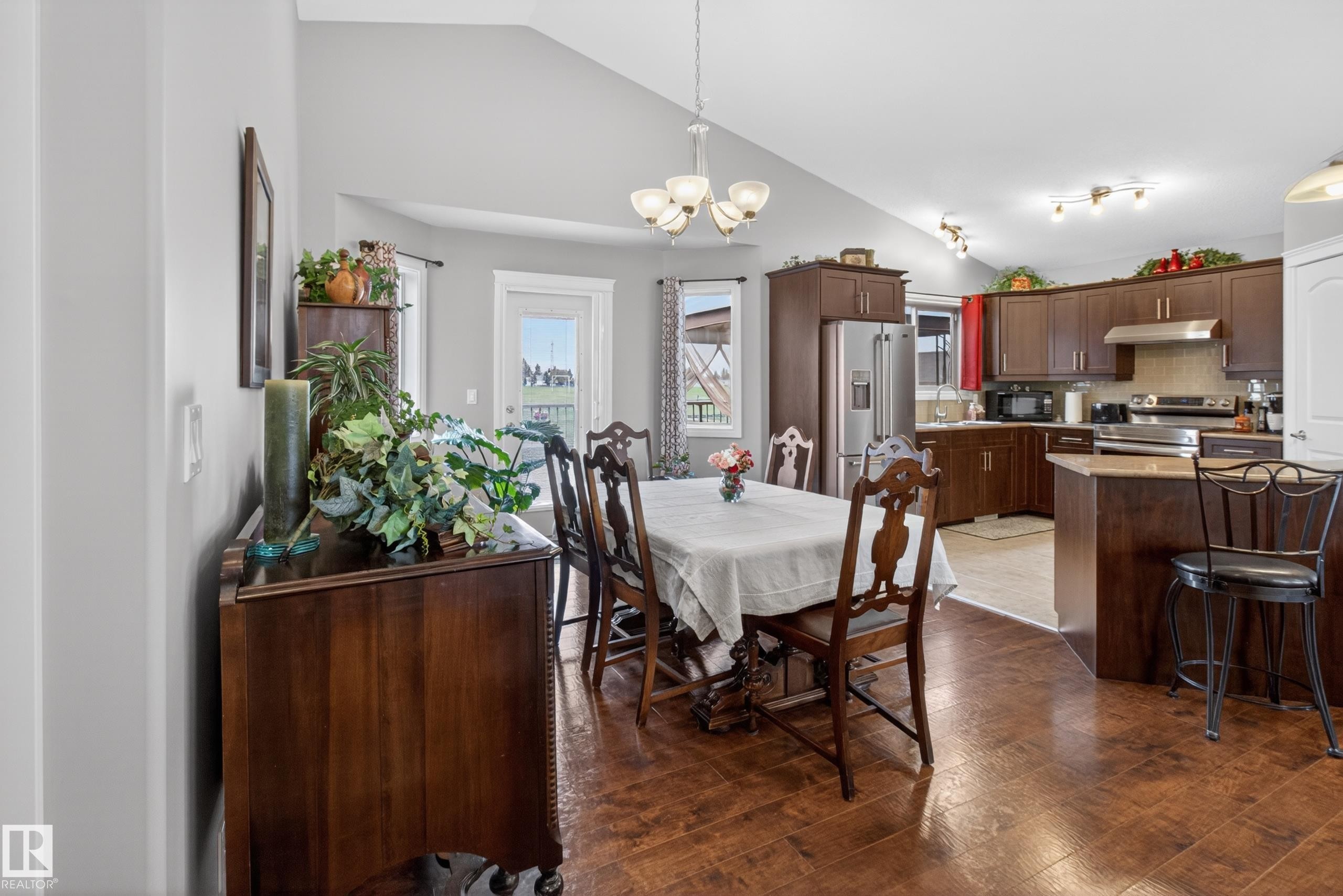 21 Beaverhill View Cr, Tofield, AB - Indoor Photo Showing Dining Room