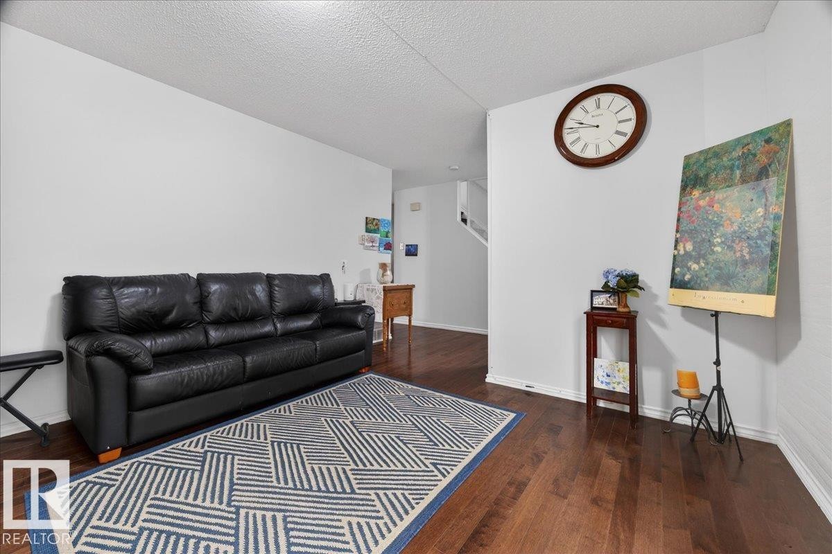 4124 121 Street, Edmonton, AB - Indoor Photo Showing Living Room