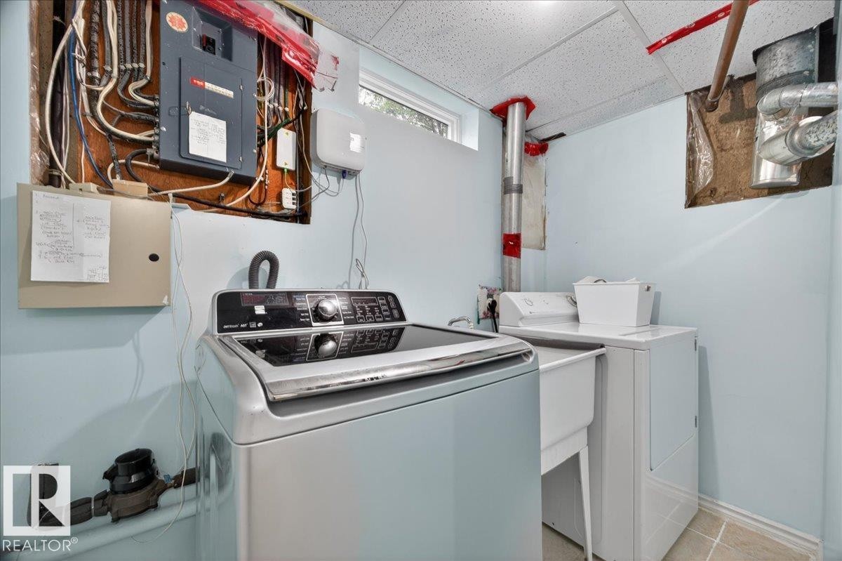 4124 121 Street, Edmonton, AB - Indoor Photo Showing Laundry Room