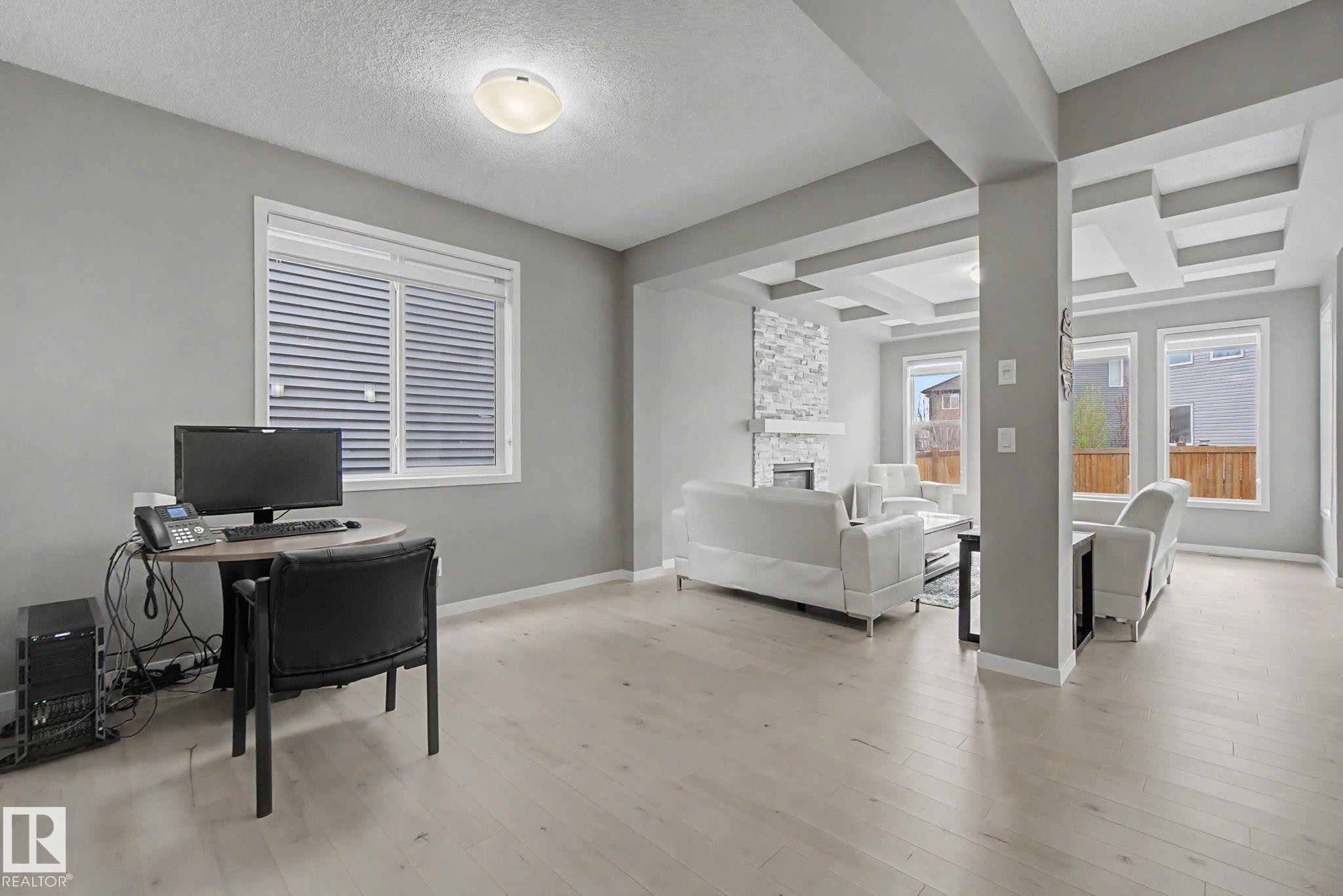 2233 56 Street Sw, Edmonton, AB - Indoor Photo Showing Office