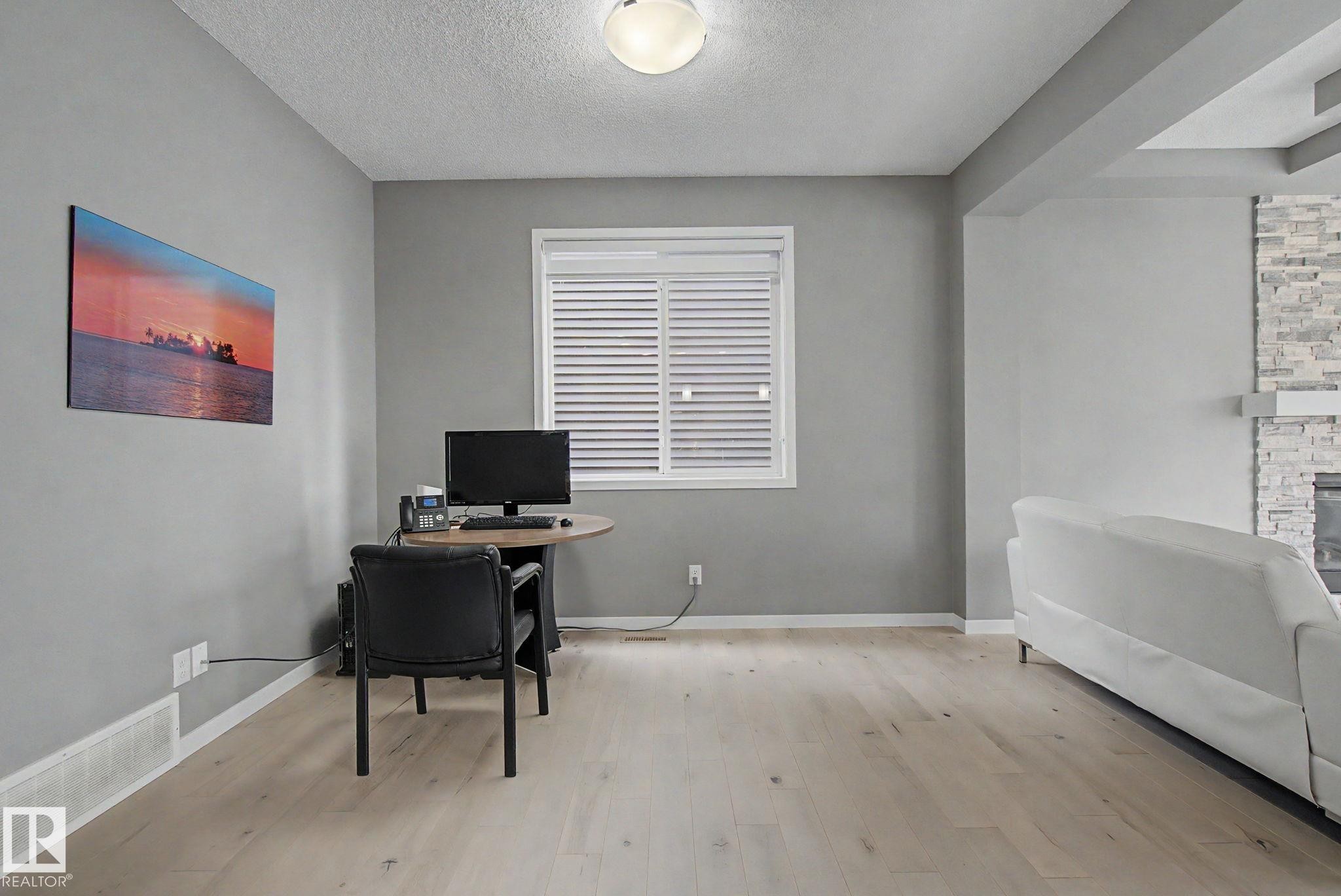 2233 56 Street Sw, Edmonton, AB - Indoor Photo Showing Office