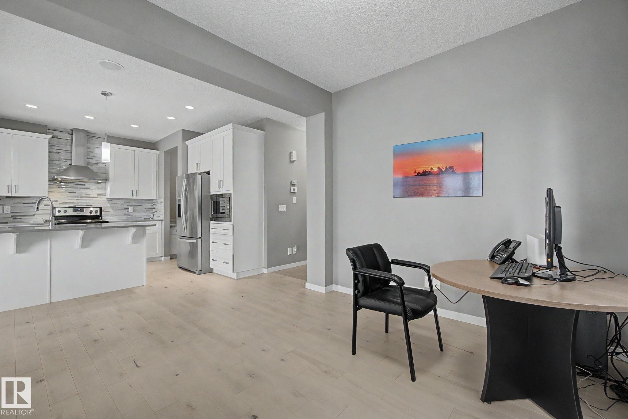 2233 56 Street Sw, Edmonton, AB - Indoor Photo Showing Kitchen With Upgraded Kitchen