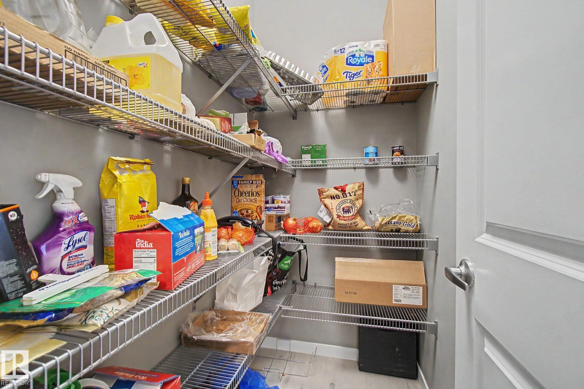 2233 56 Street Sw, Edmonton, AB - Indoor With Storage