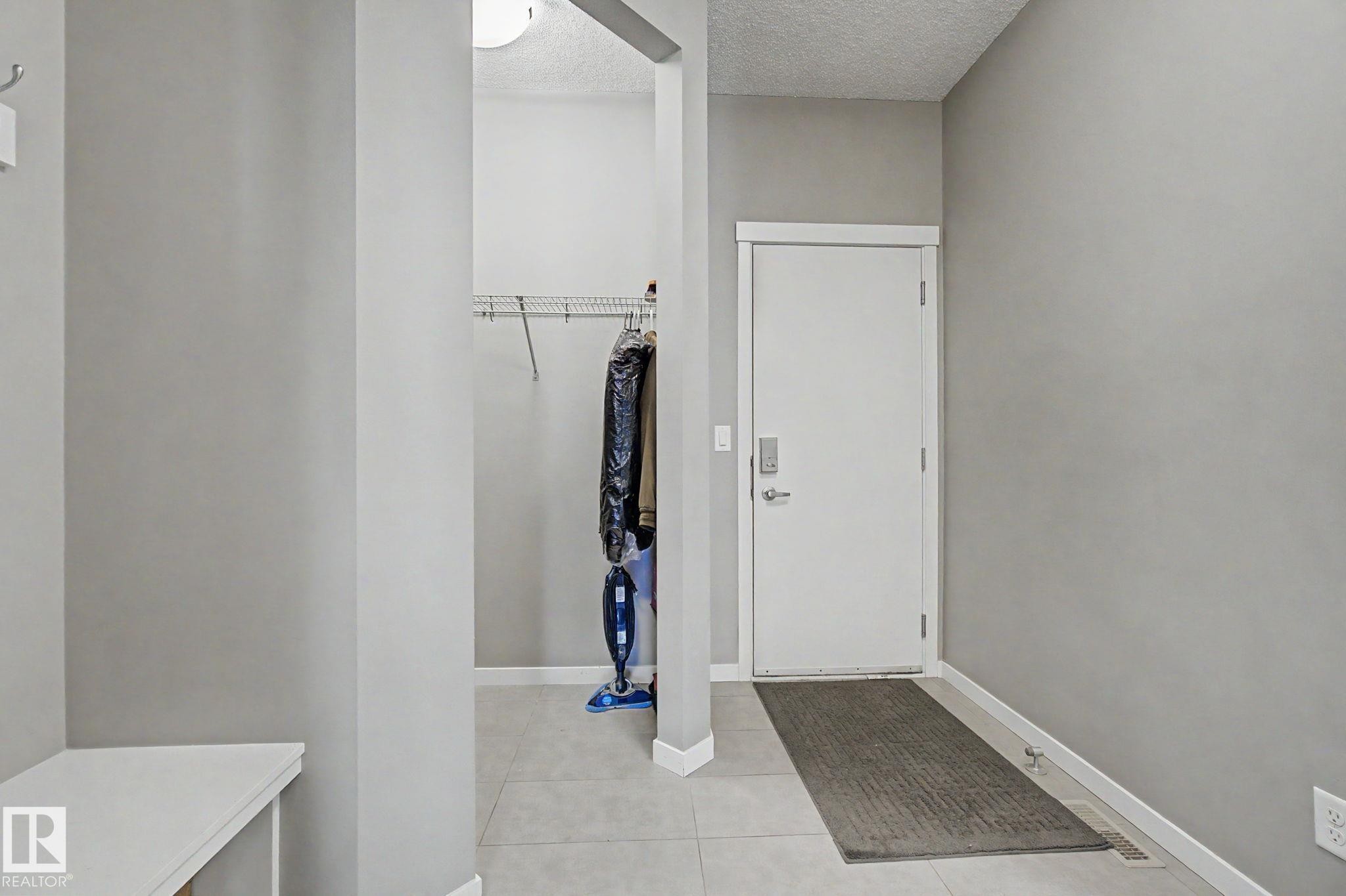2233 56 Street Sw, Edmonton, AB - Indoor Photo Showing Other Room