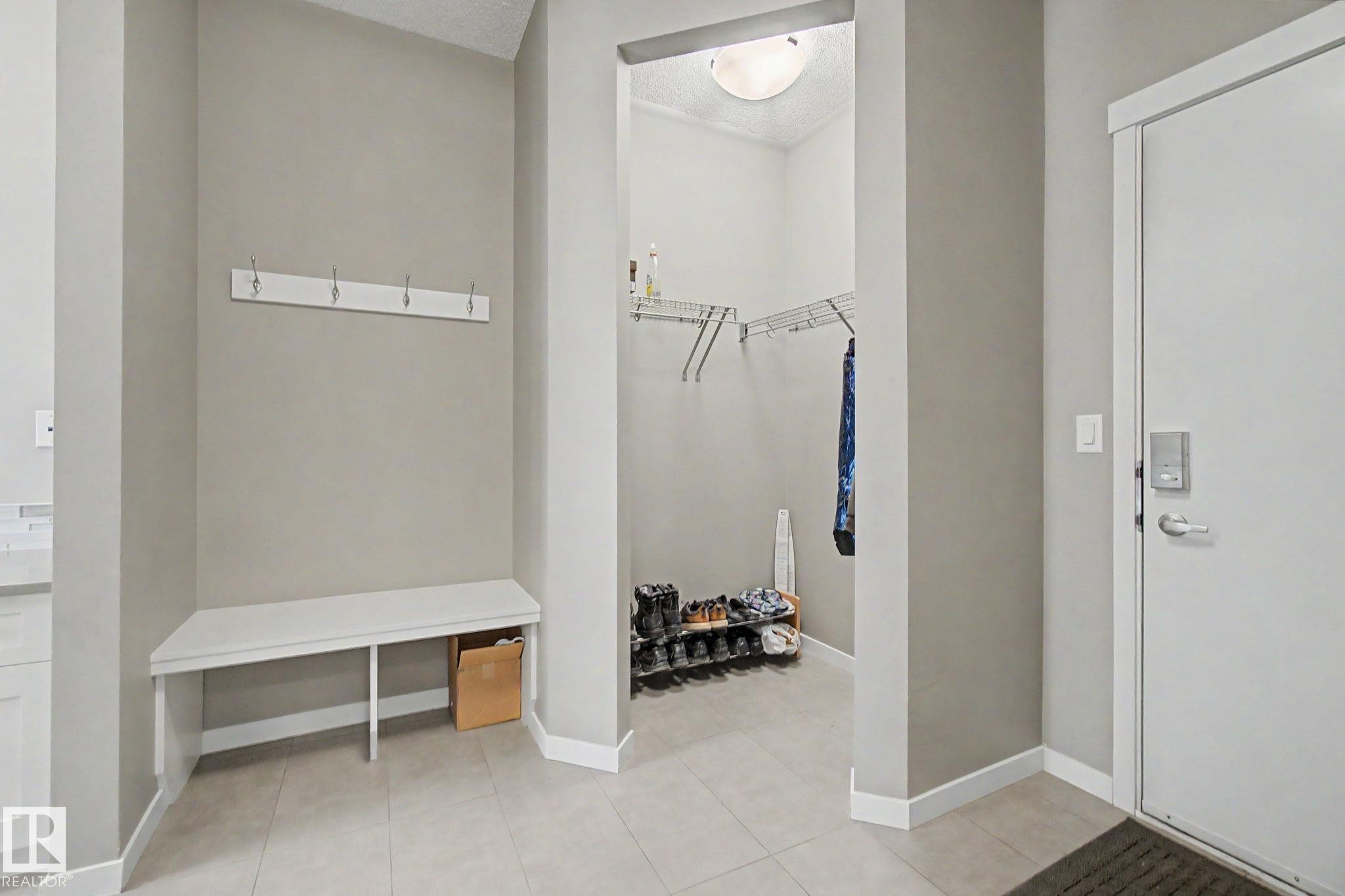 2233 56 Street Sw, Edmonton, AB - Indoor