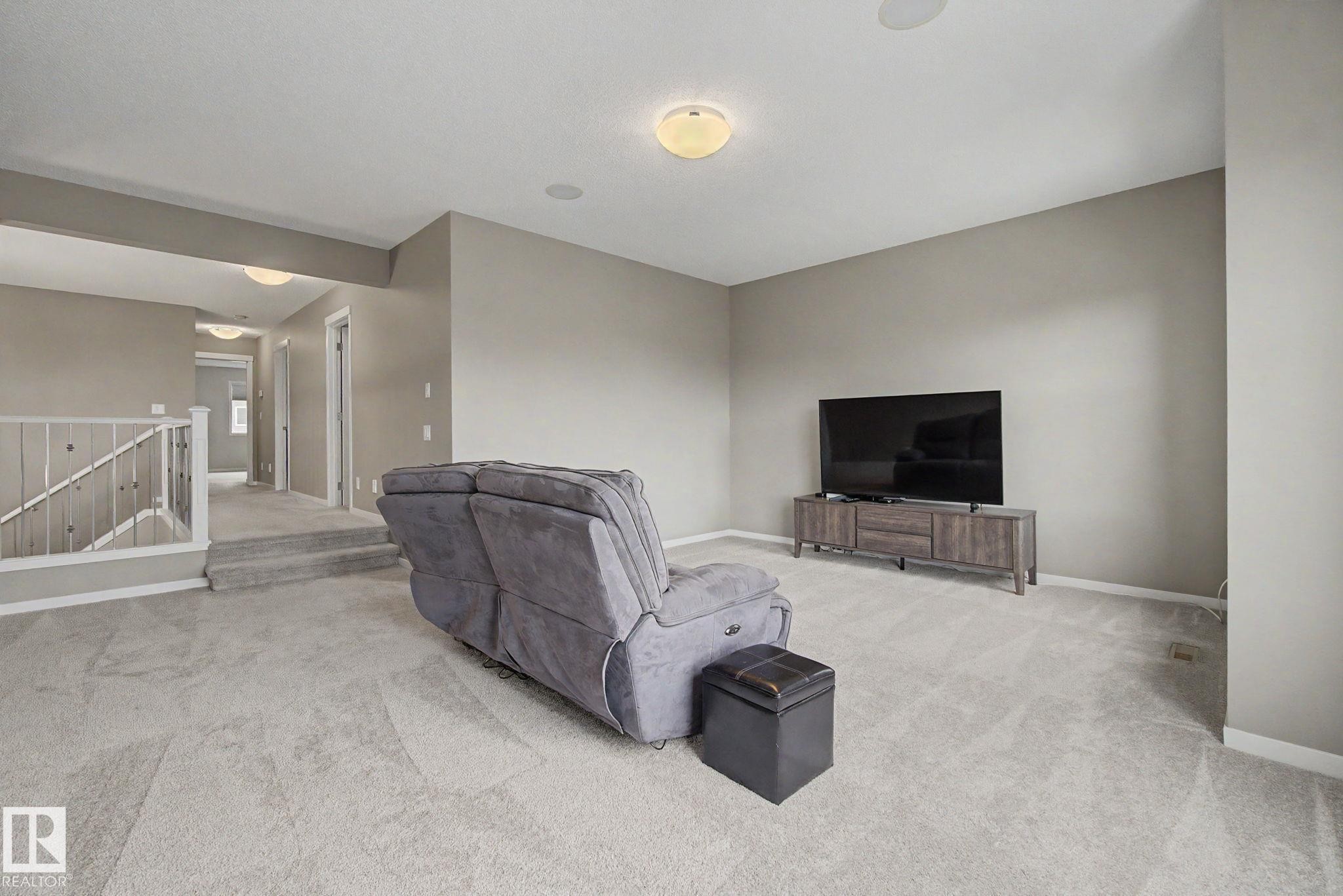 2233 56 Street Sw, Edmonton, AB - Indoor