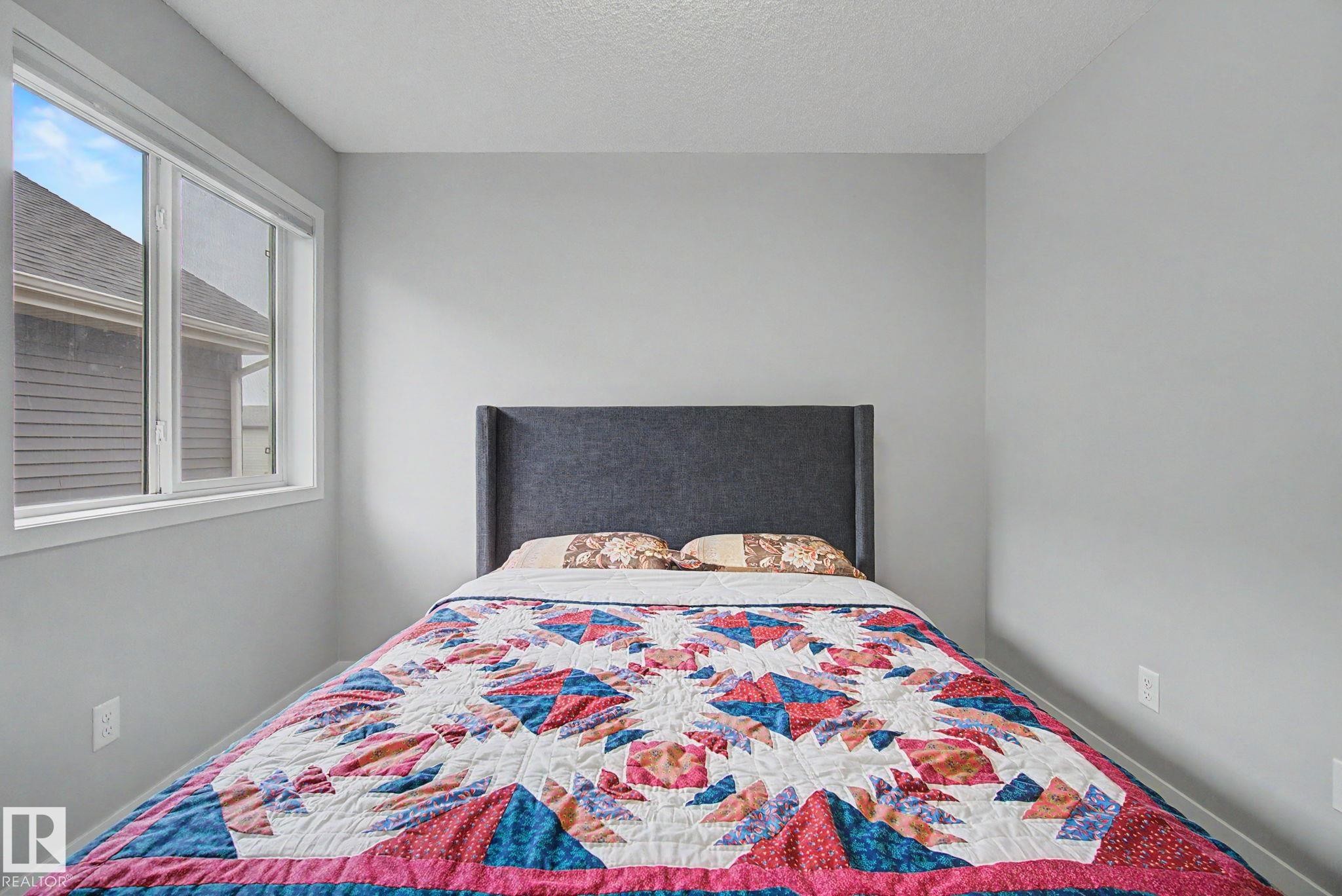 2233 56 Street Sw, Edmonton, AB - Indoor Photo Showing Bedroom