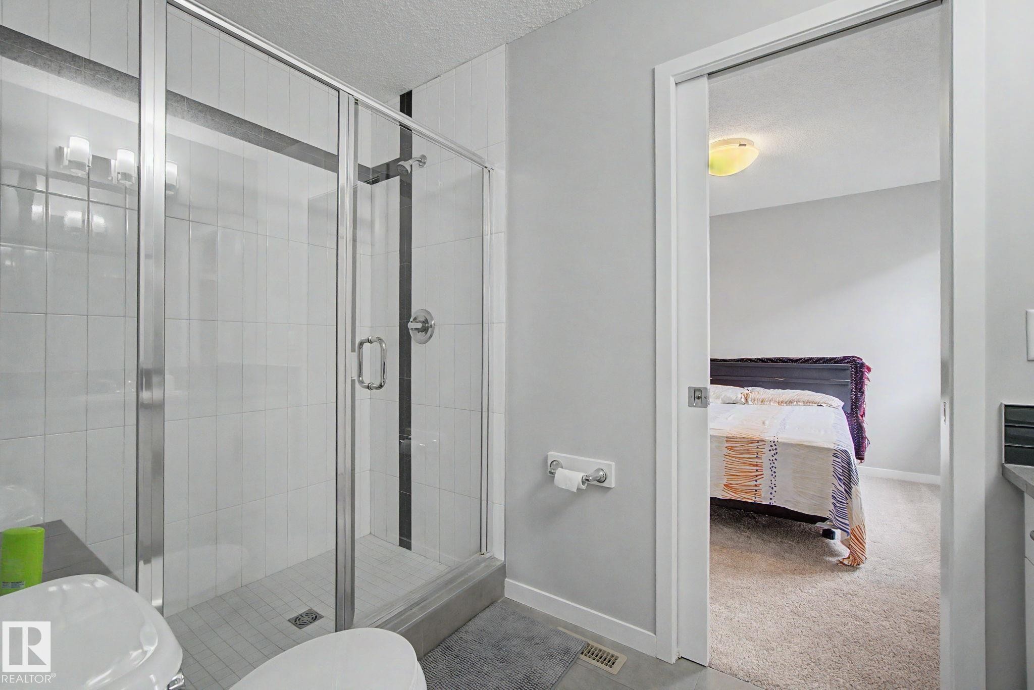 2233 56 Street Sw, Edmonton, AB - Indoor Photo Showing Bathroom