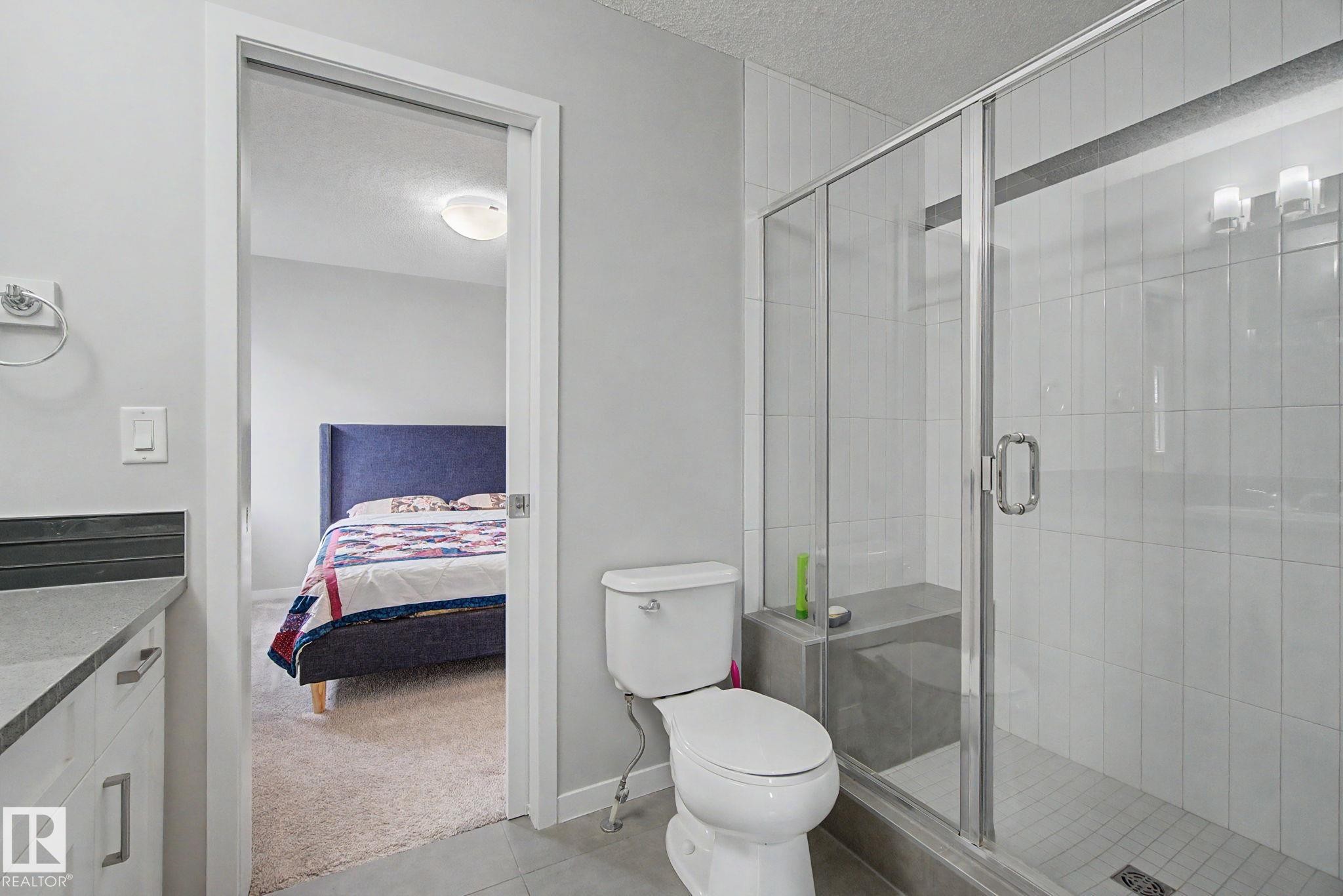 2233 56 Street Sw, Edmonton, AB - Indoor Photo Showing Bathroom
