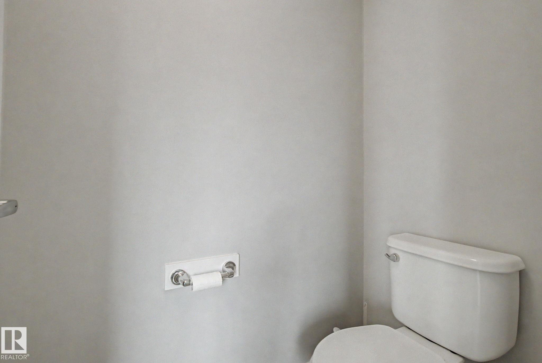 2233 56 Street Sw, Edmonton, AB - Indoor Photo Showing Bathroom