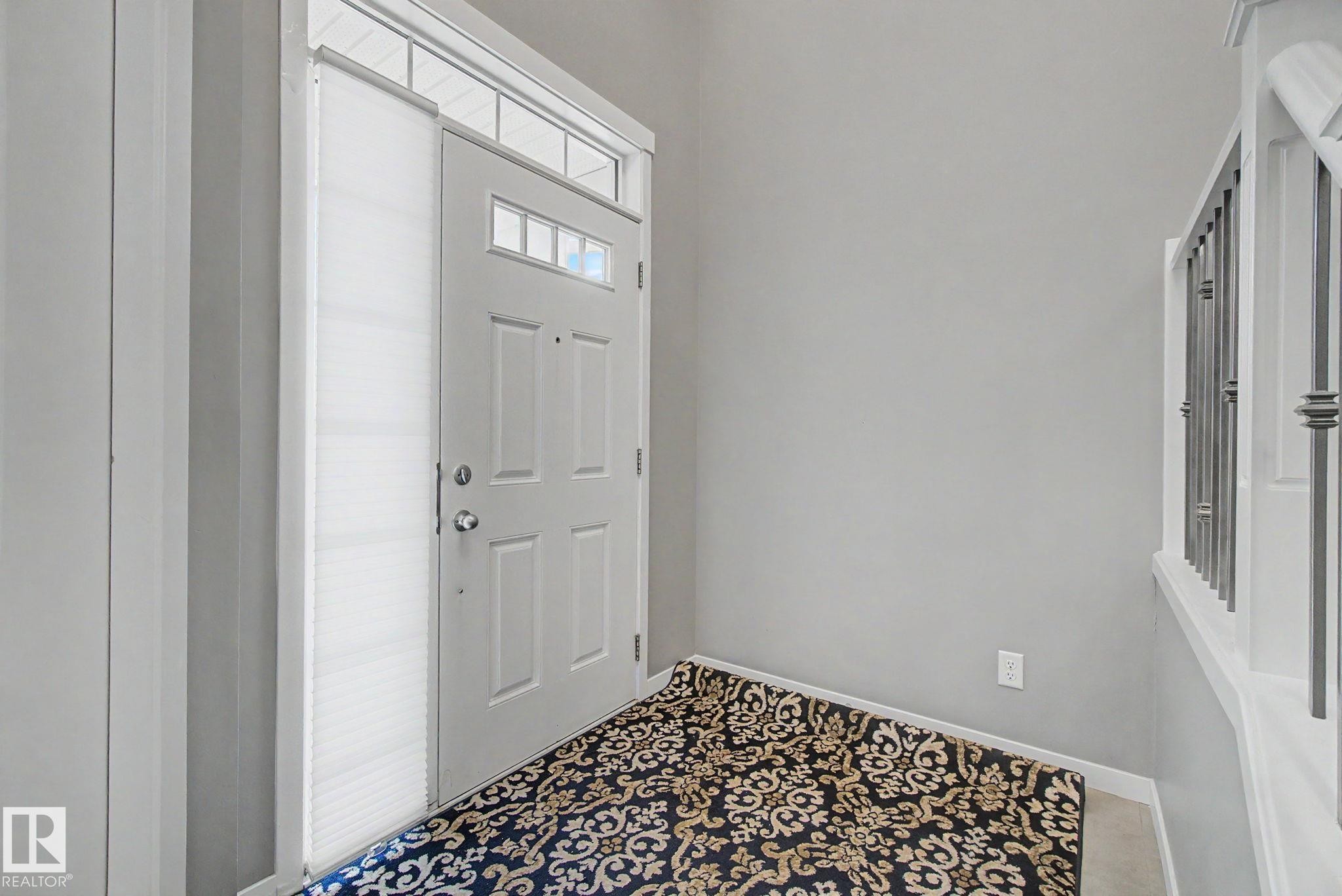 2233 56 Street Sw, Edmonton, AB - Indoor Photo Showing Other Room