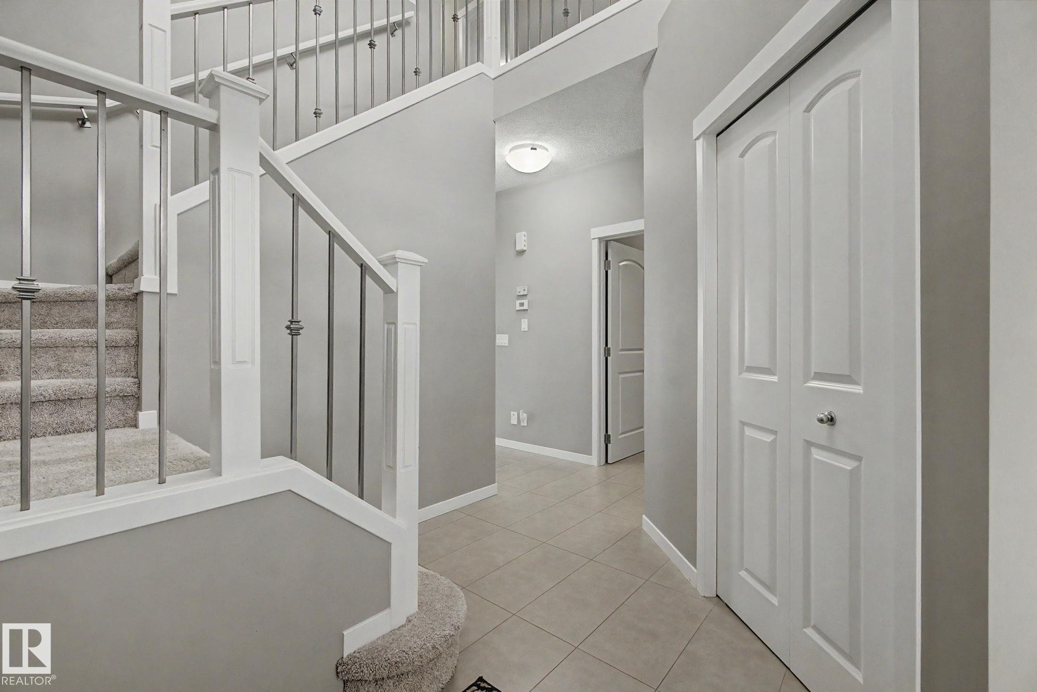 2233 56 Street Sw, Edmonton, AB - Indoor Photo Showing Other Room