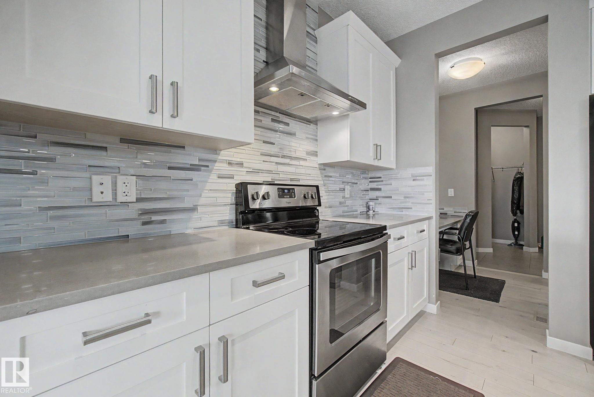 2233 56 Street Sw, Edmonton, AB - Indoor Photo Showing Kitchen With Upgraded Kitchen