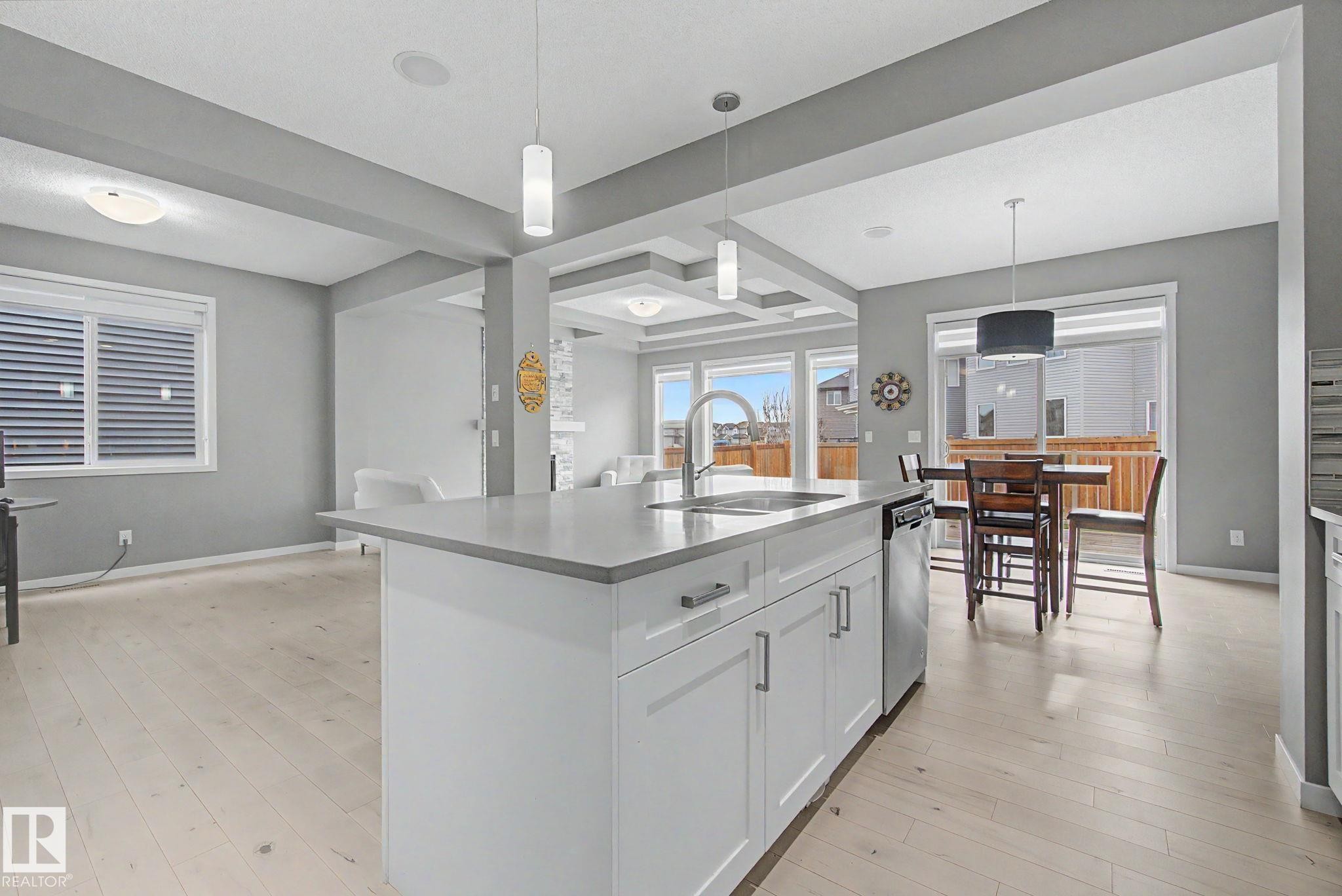 2233 56 Street Sw, Edmonton, AB - Indoor Photo Showing Kitchen