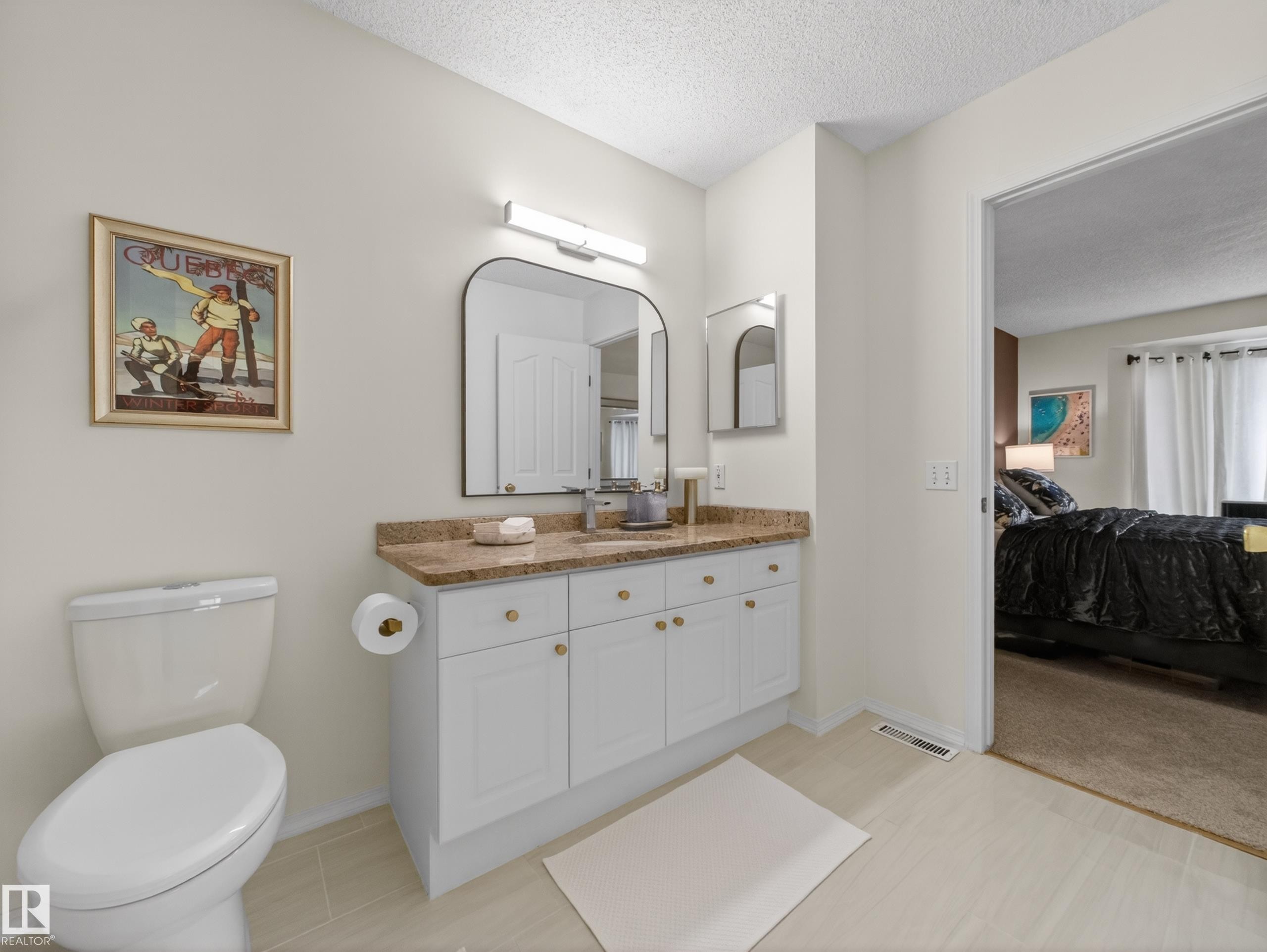 7211 78 Ave, Edmonton, AB - Indoor Photo Showing Bathroom
