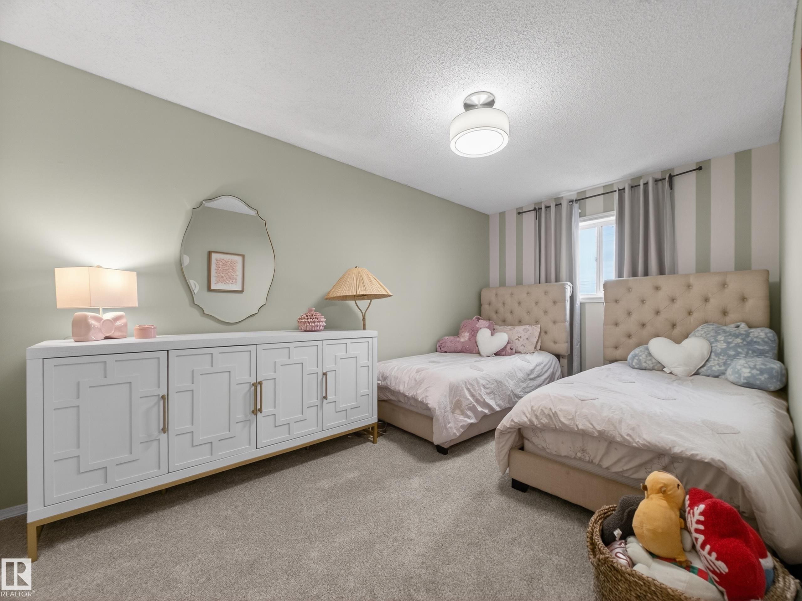 7211 78 Ave, Edmonton, AB - Indoor Photo Showing Bedroom