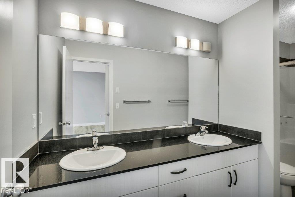 2580 Casey Way, Edmonton, AB - Indoor Photo Showing Bathroom