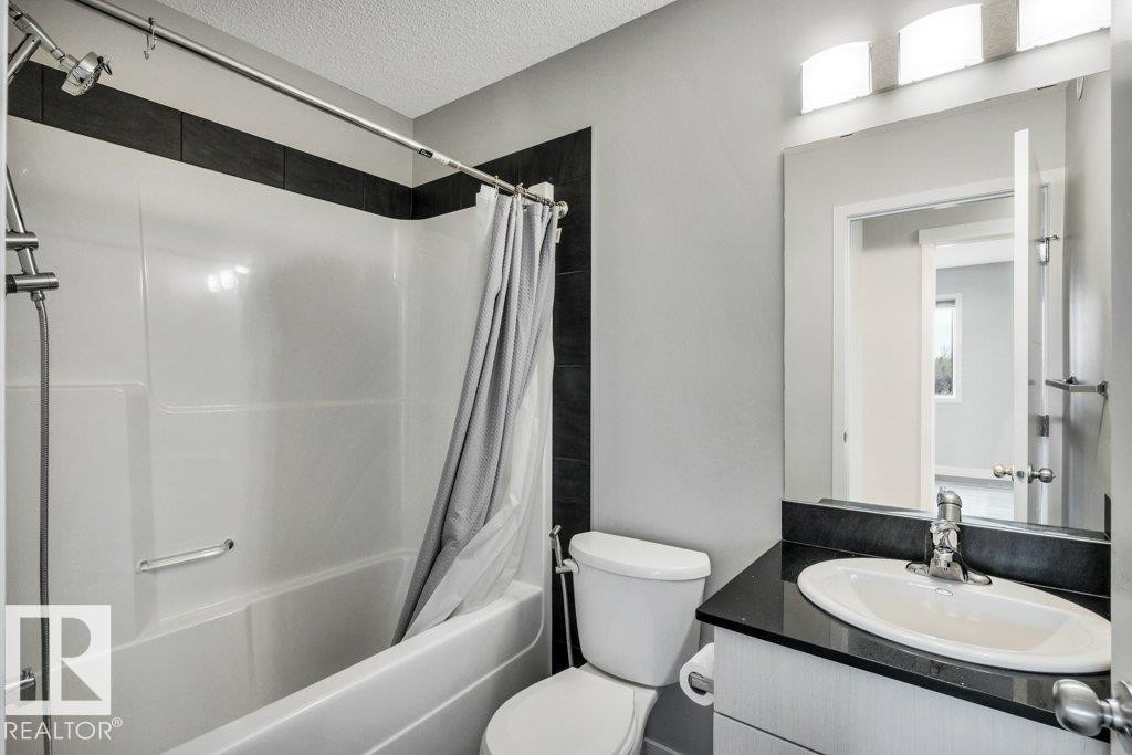 2580 Casey Way, Edmonton, AB - Indoor Photo Showing Bathroom