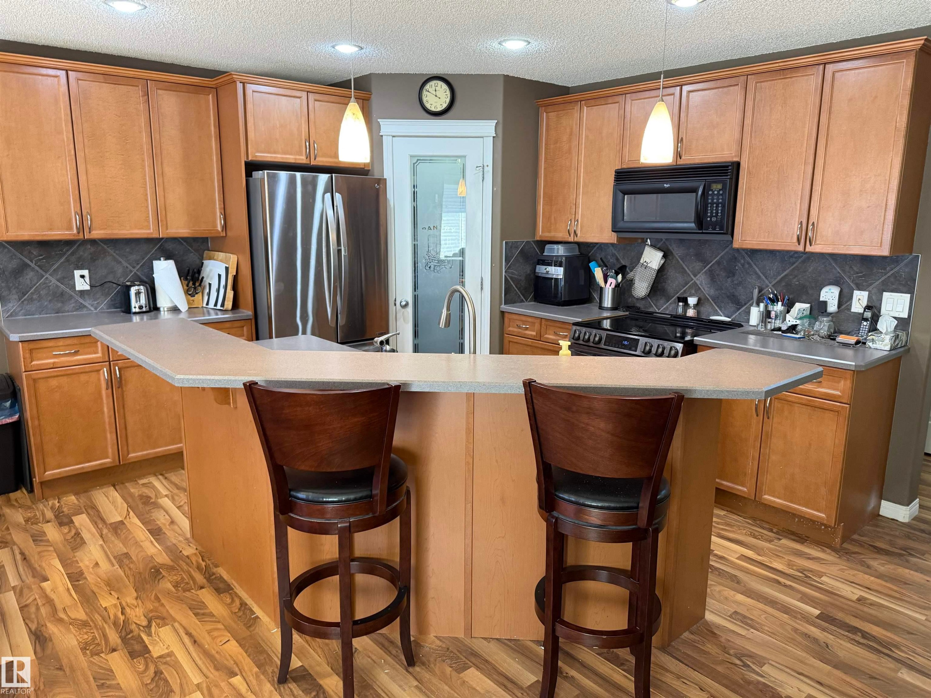 21113 92A Avenue, Edmonton, AB - Indoor Photo Showing Kitchen