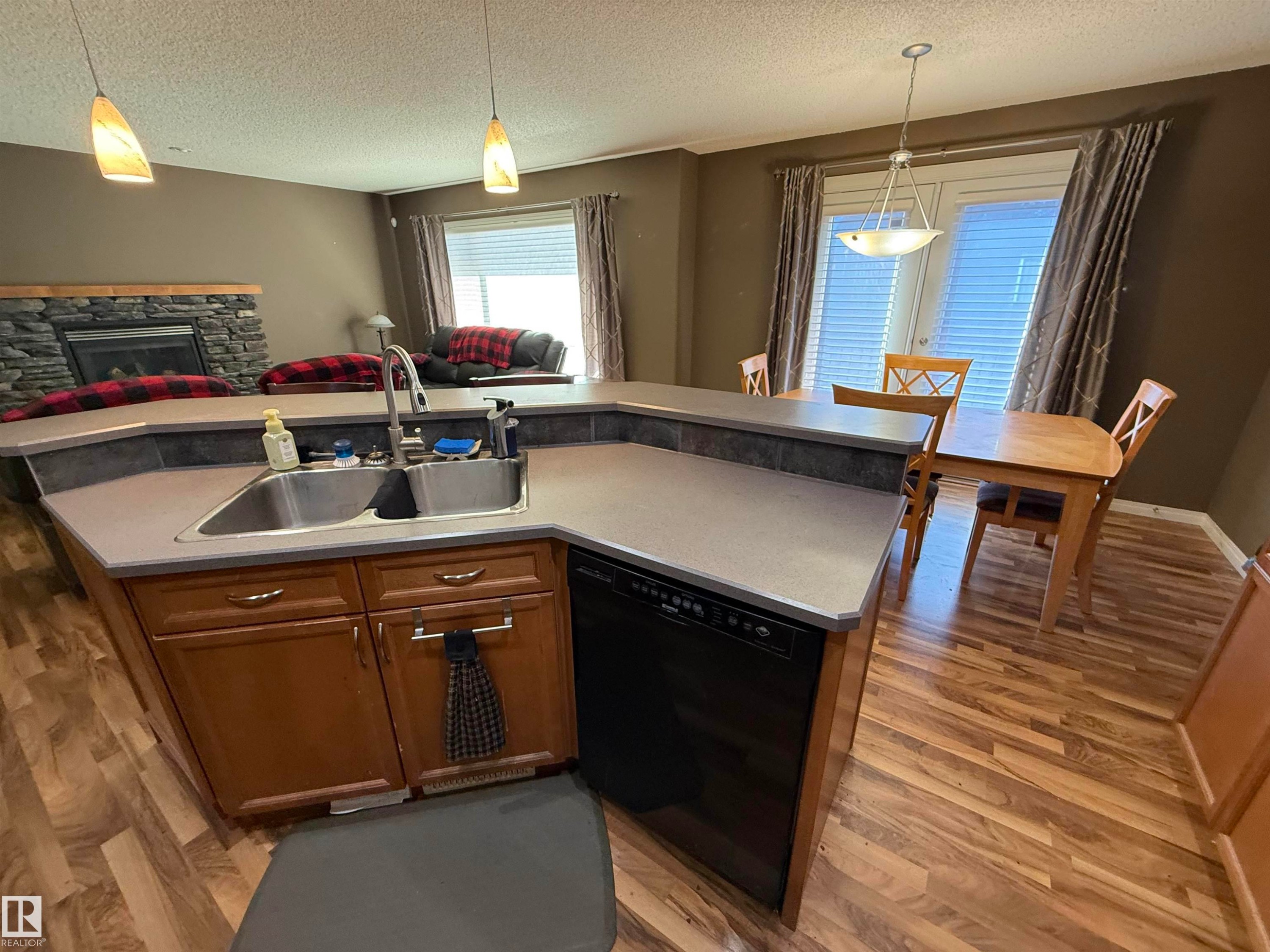 21113 92A Avenue, Edmonton, AB - Indoor Photo Showing Other Room
