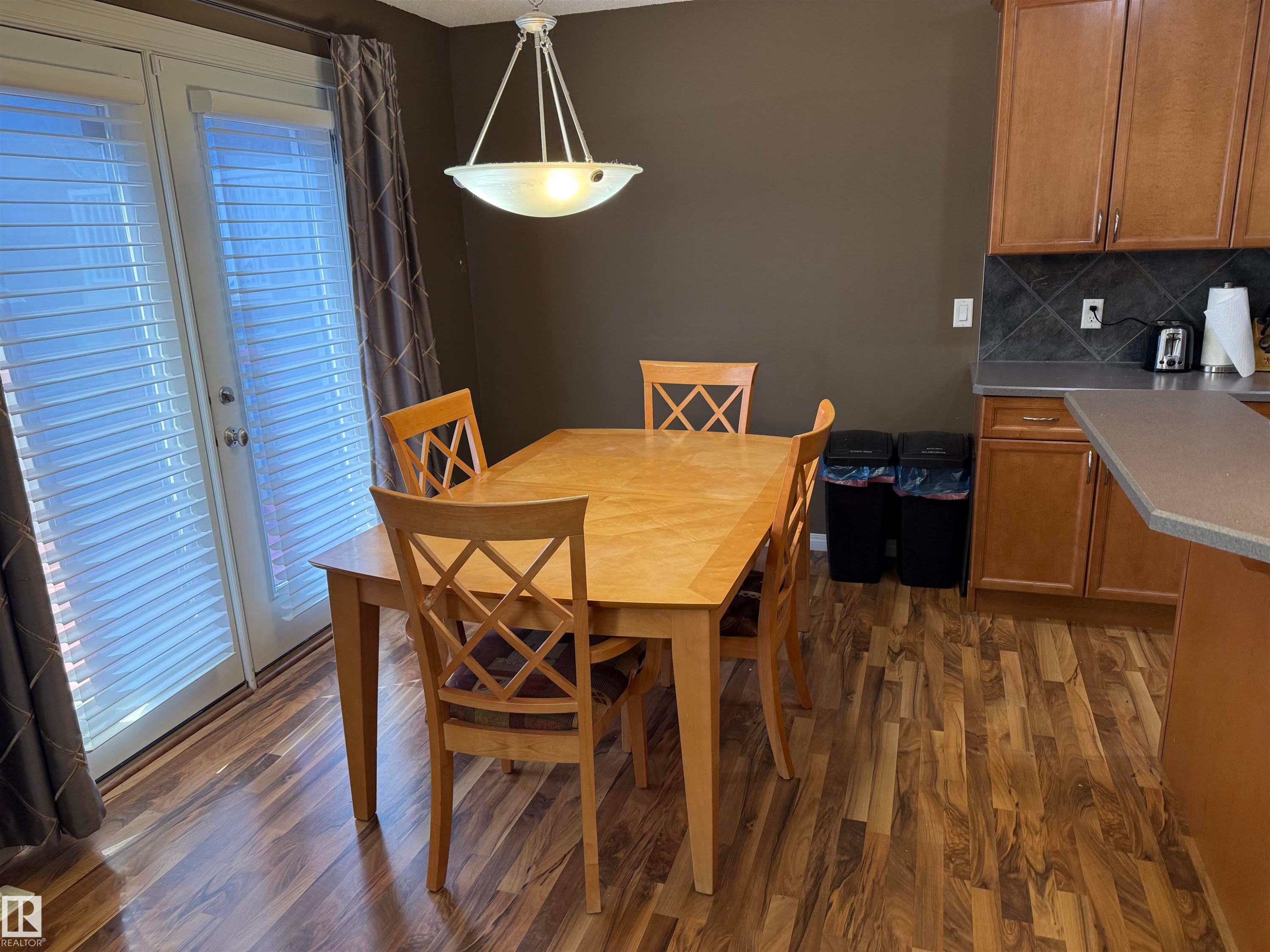 21113 92A Avenue, Edmonton, AB - Indoor Photo Showing Dining Room