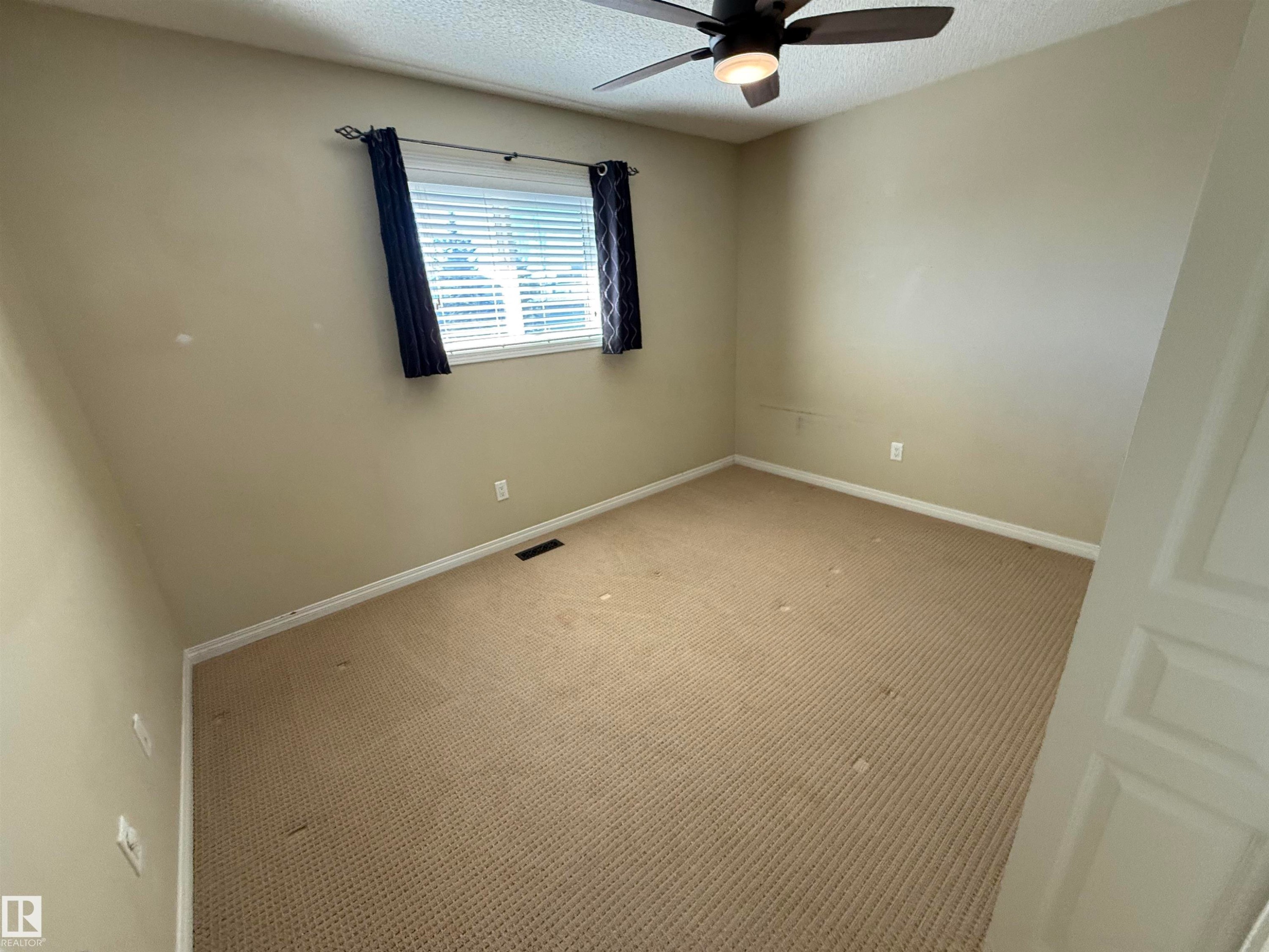 21113 92A Avenue, Edmonton, AB - Indoor Photo Showing Other Room