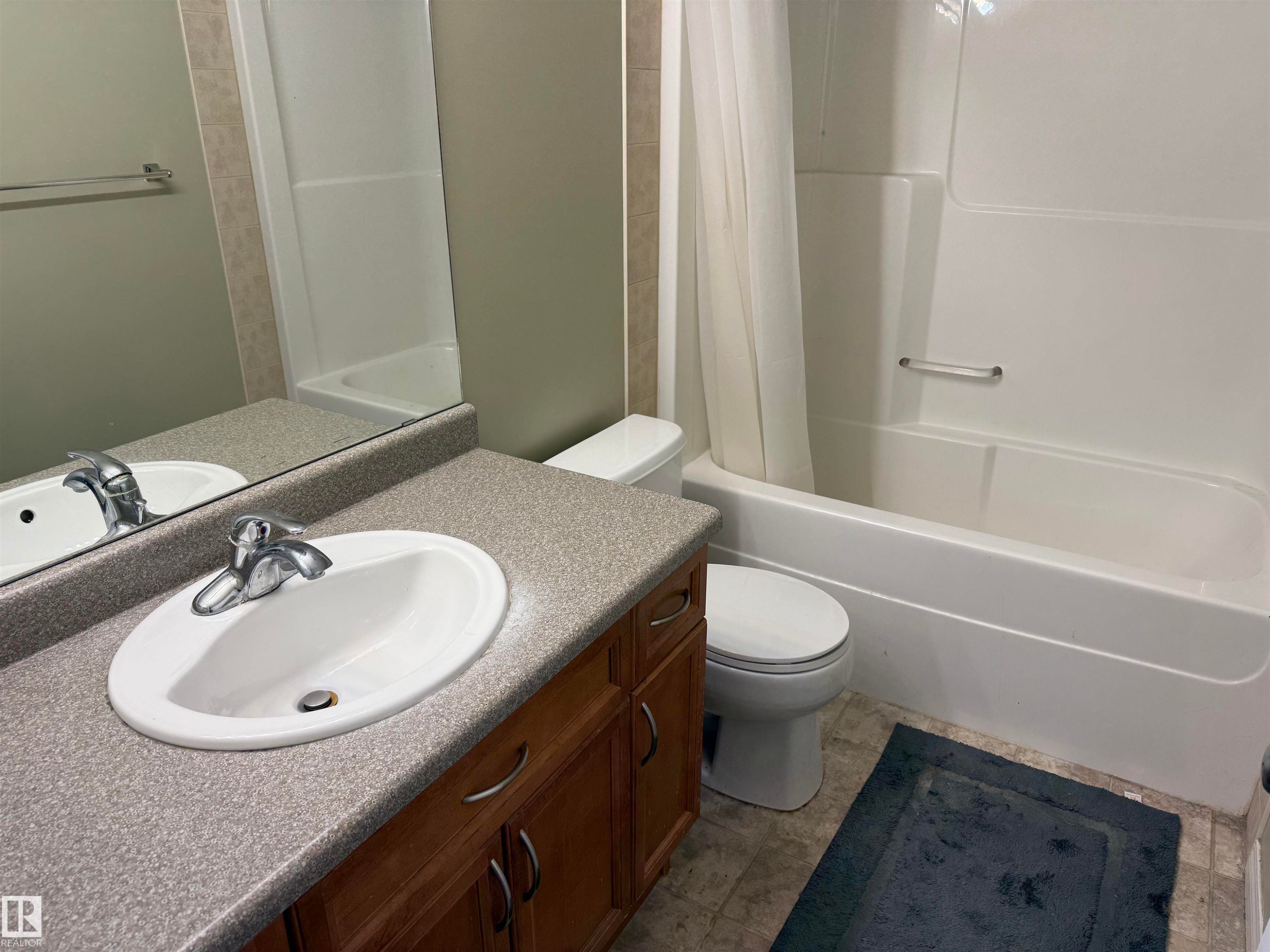 21113 92A Avenue, Edmonton, AB - Indoor Photo Showing Bathroom