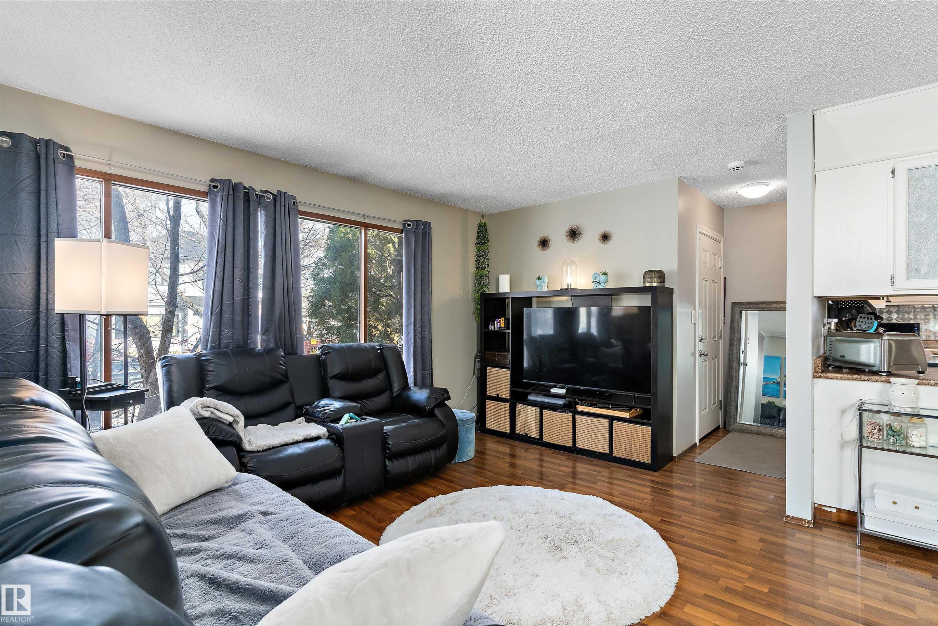 12916 69 Street, Edmonton, AB - Indoor Photo Showing Living Room