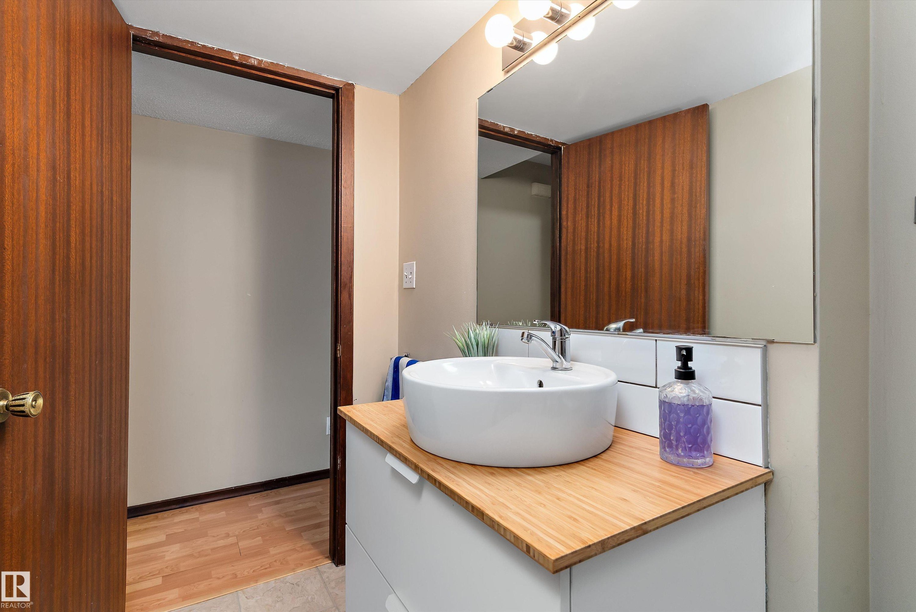 12916 69 Street, Edmonton, AB - Indoor Photo Showing Bathroom
