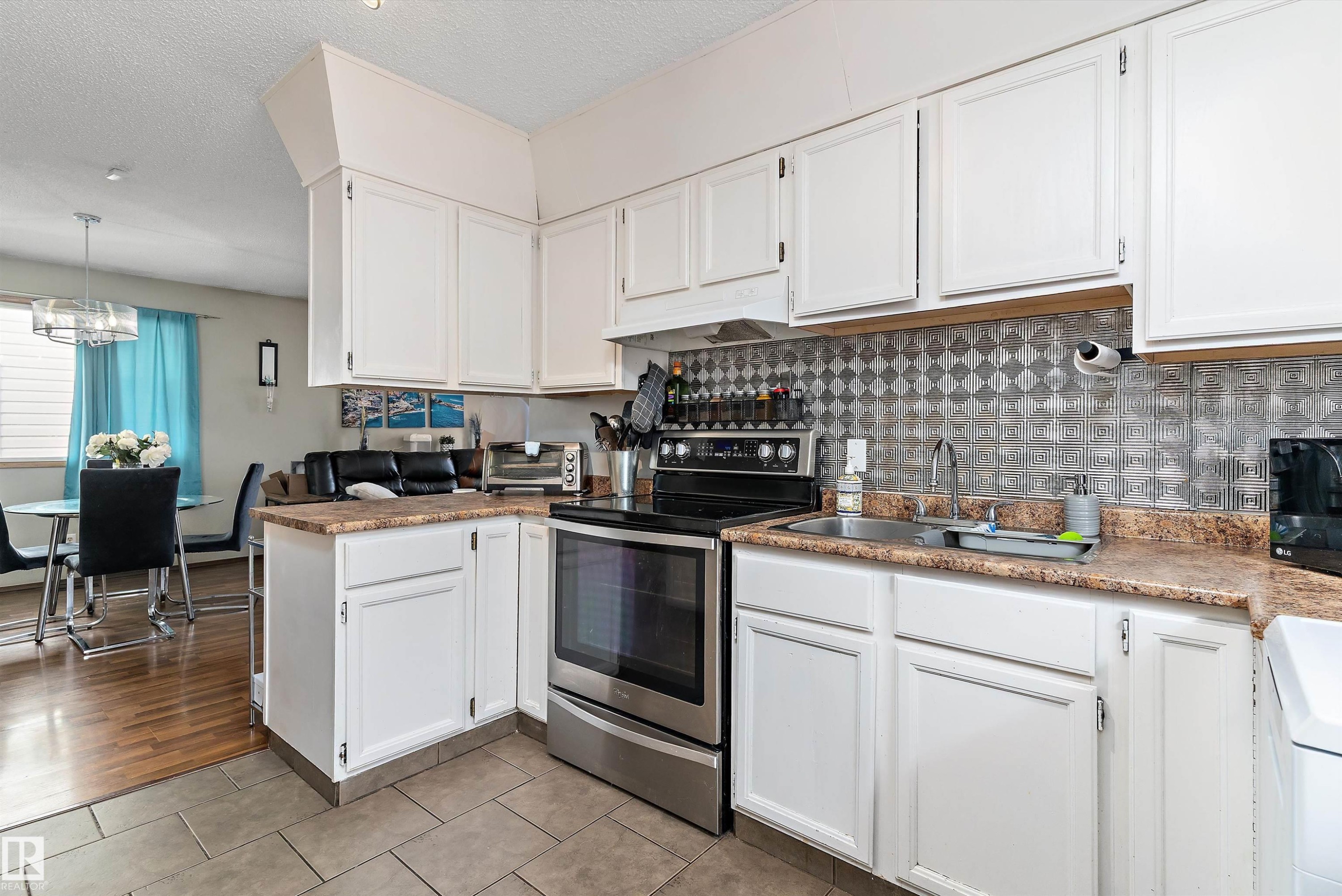 12916 69 Street, Edmonton, AB - Indoor Photo Showing Kitchen With Double Sink