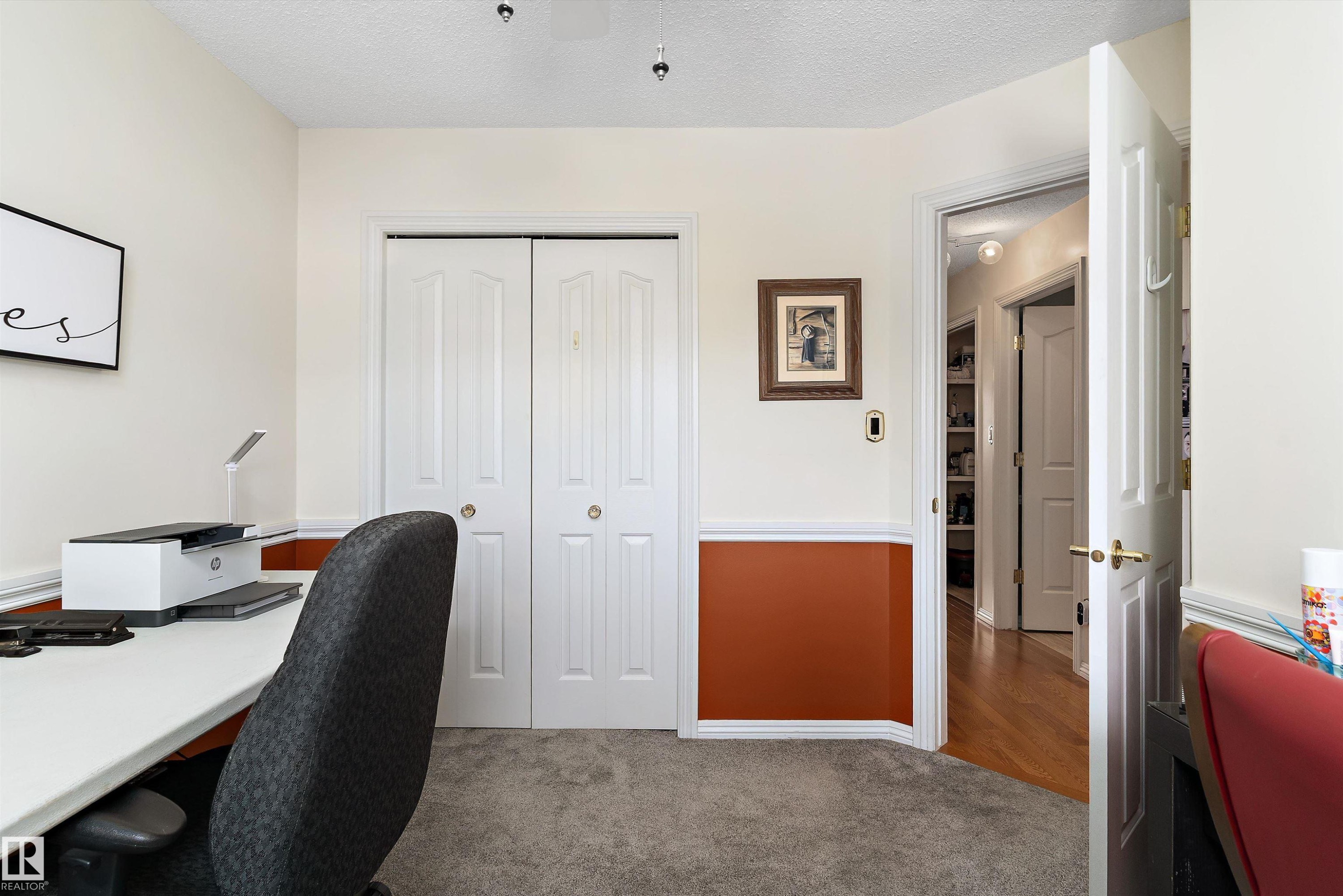26 2419 133 Avenue, Edmonton, AB - Indoor Photo Showing Office