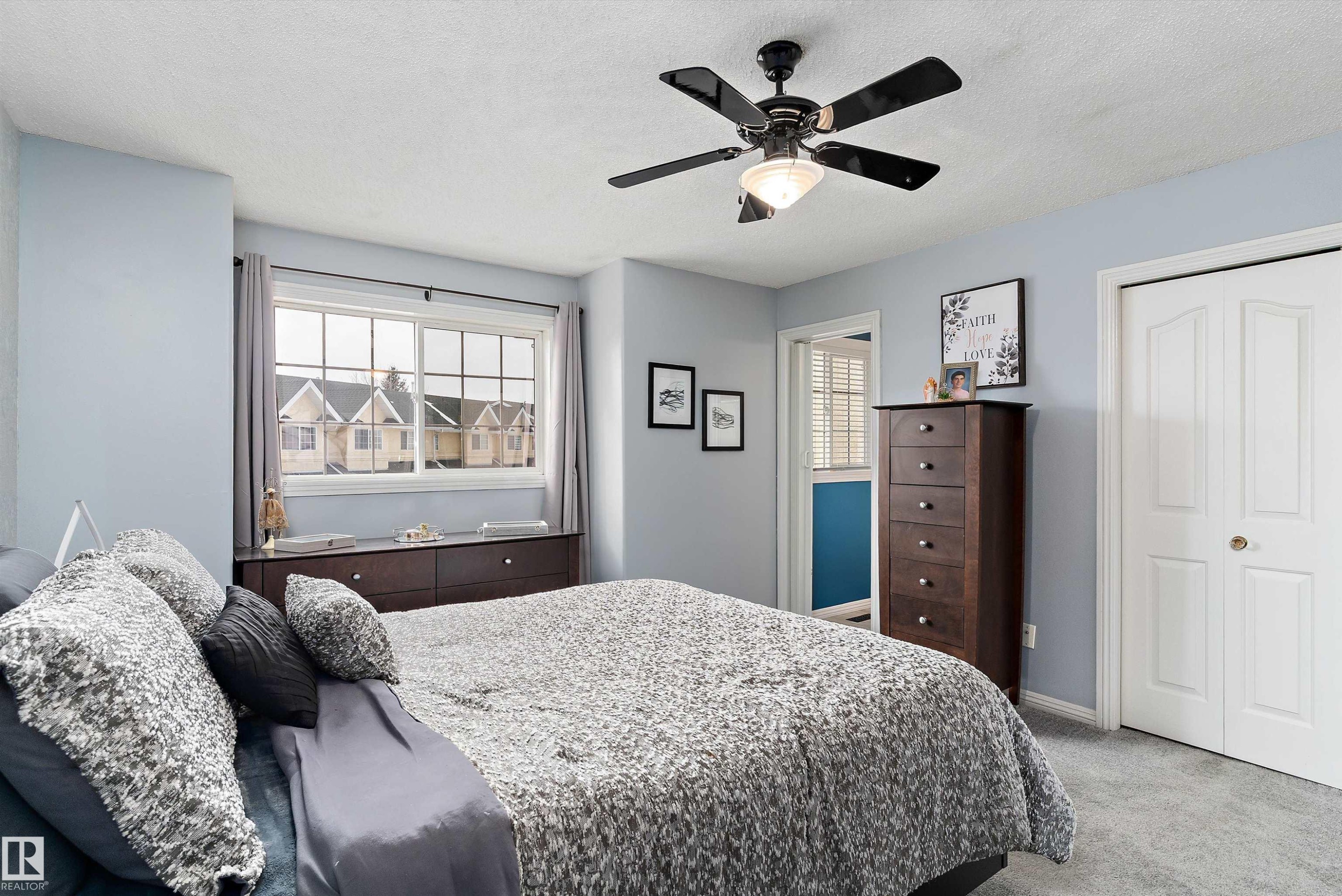 26 2419 133 Avenue, Edmonton, AB - Indoor Photo Showing Bedroom