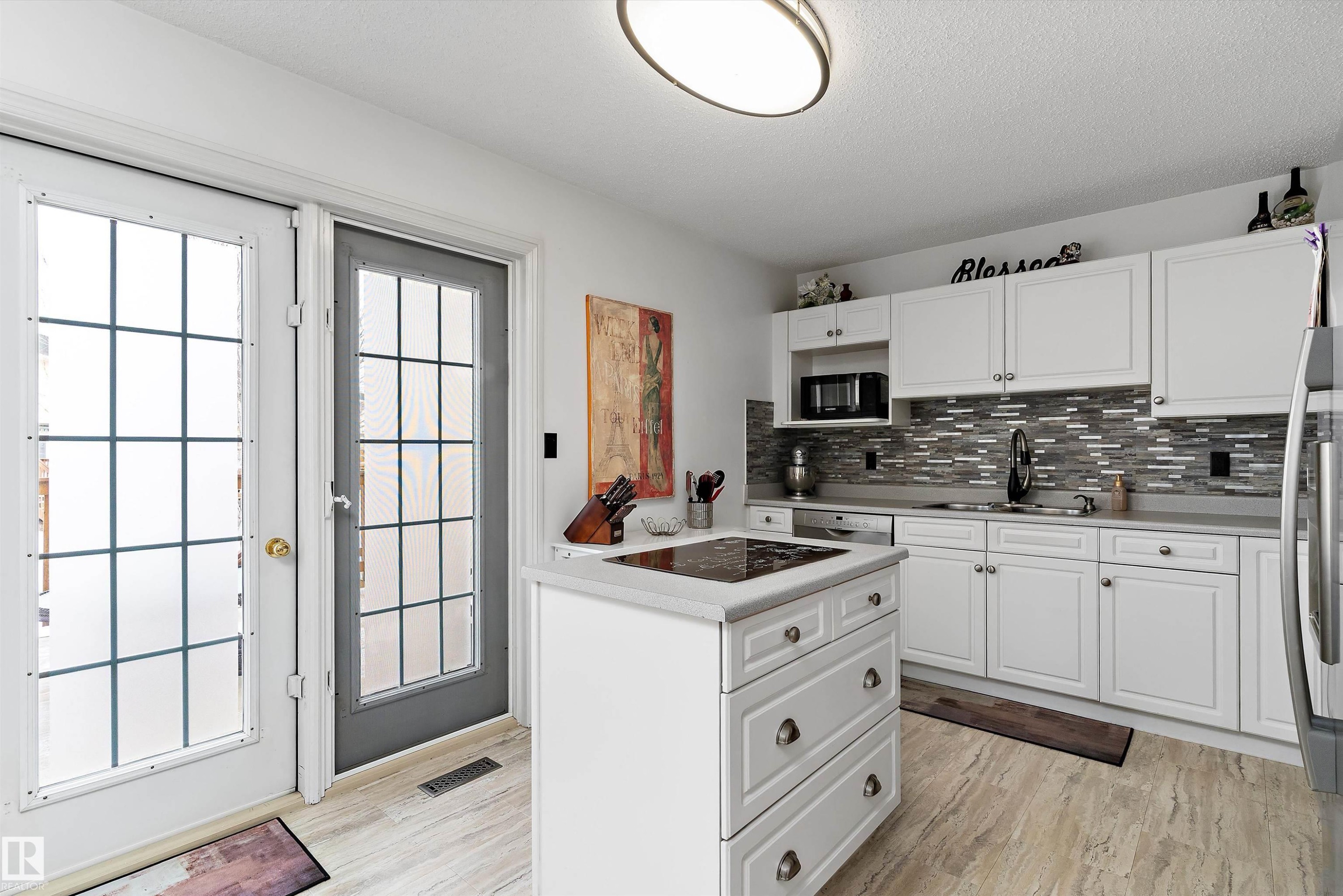 26 2419 133 Avenue, Edmonton, AB - Indoor Photo Showing Kitchen