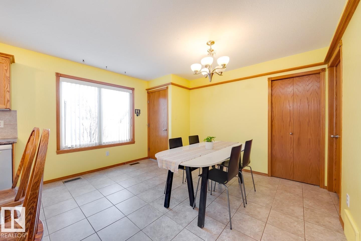 10816 67 Avenue, Edmonton, AB - Indoor Photo Showing Dining Room