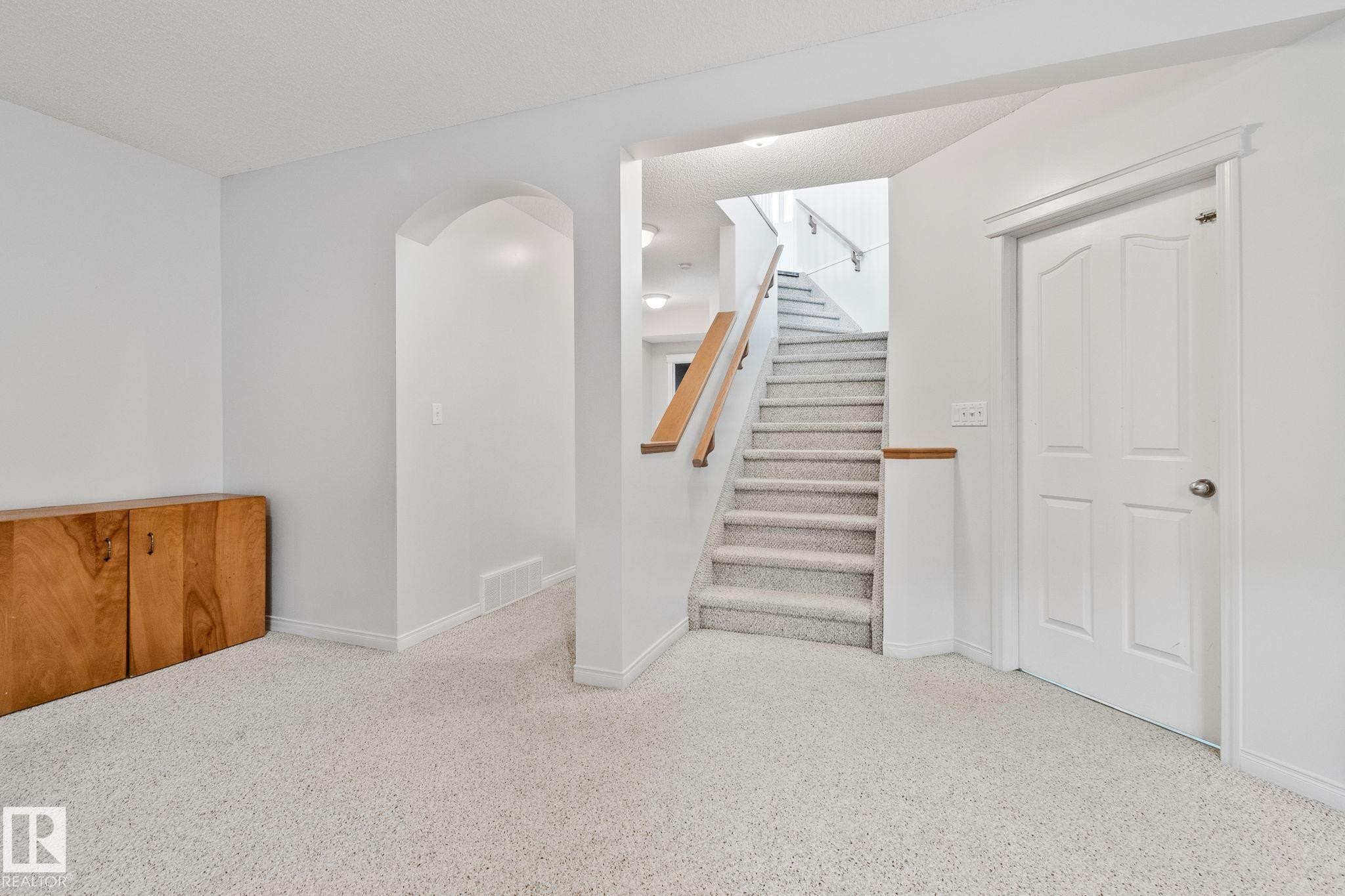 522 Hunters Way, Edmonton, AB - Indoor Photo Showing Other Room