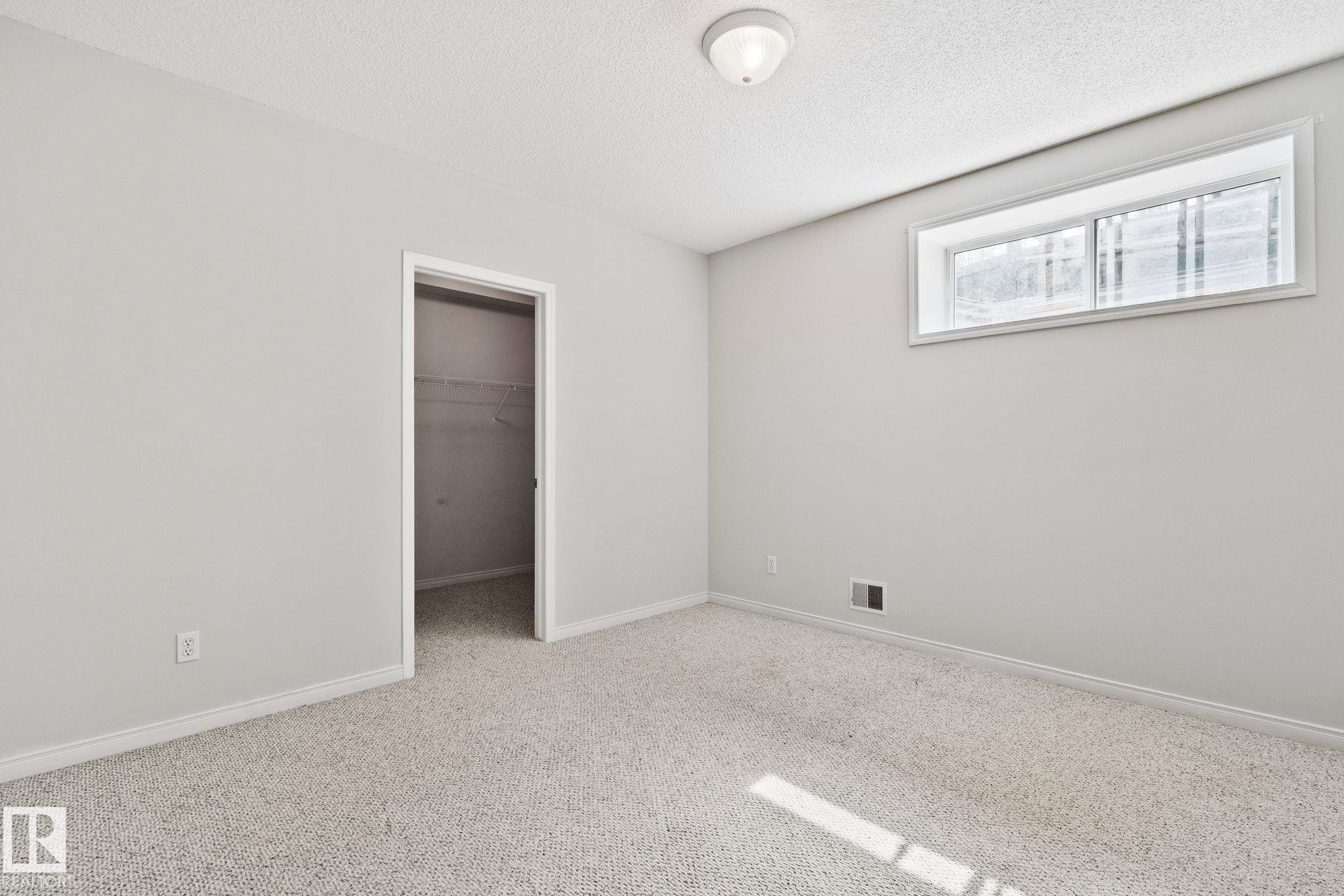 522 Hunters Way, Edmonton, AB - Indoor Photo Showing Other Room