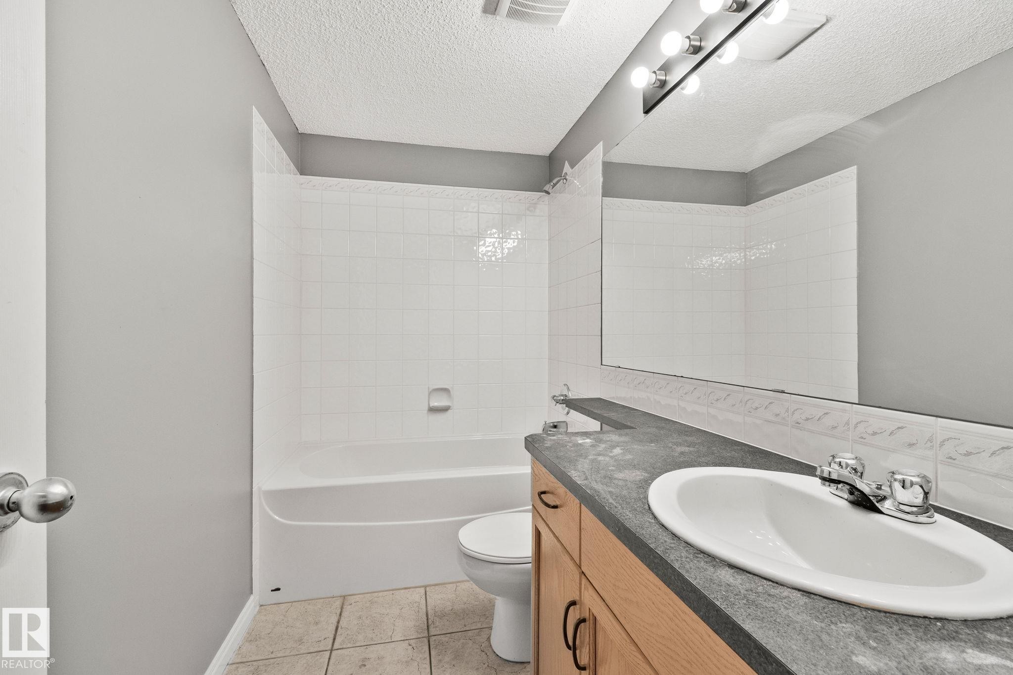 522 Hunters Way, Edmonton, AB - Indoor Photo Showing Bathroom