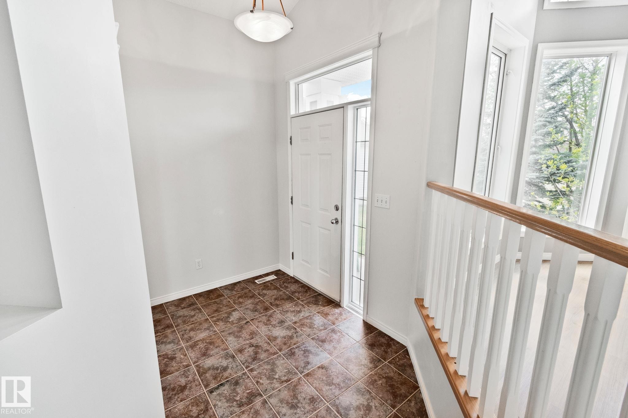 522 Hunters Way, Edmonton, AB - Indoor Photo Showing Other Room