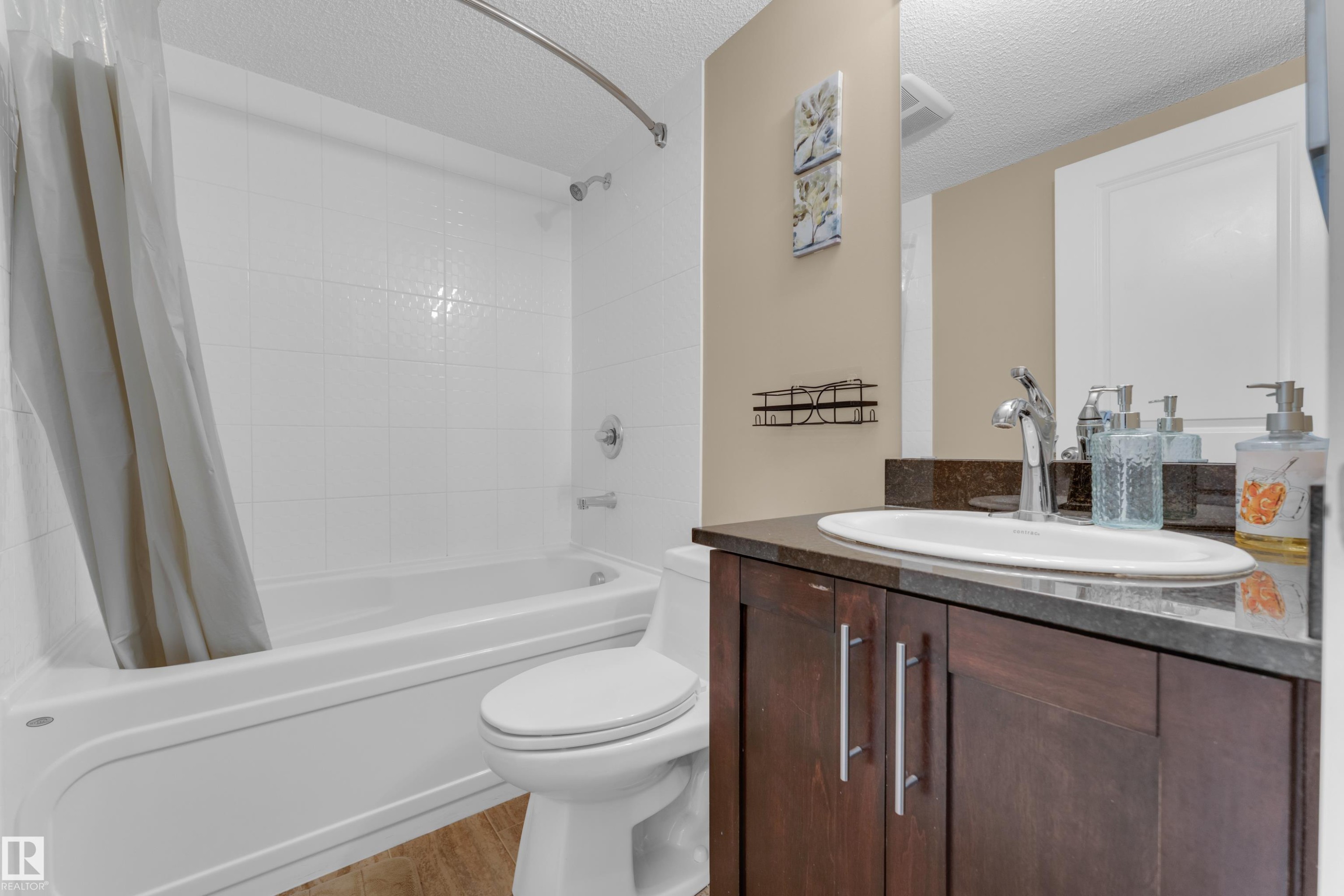 303 111 Watt Common, Edmonton, AB - Indoor Photo Showing Bathroom