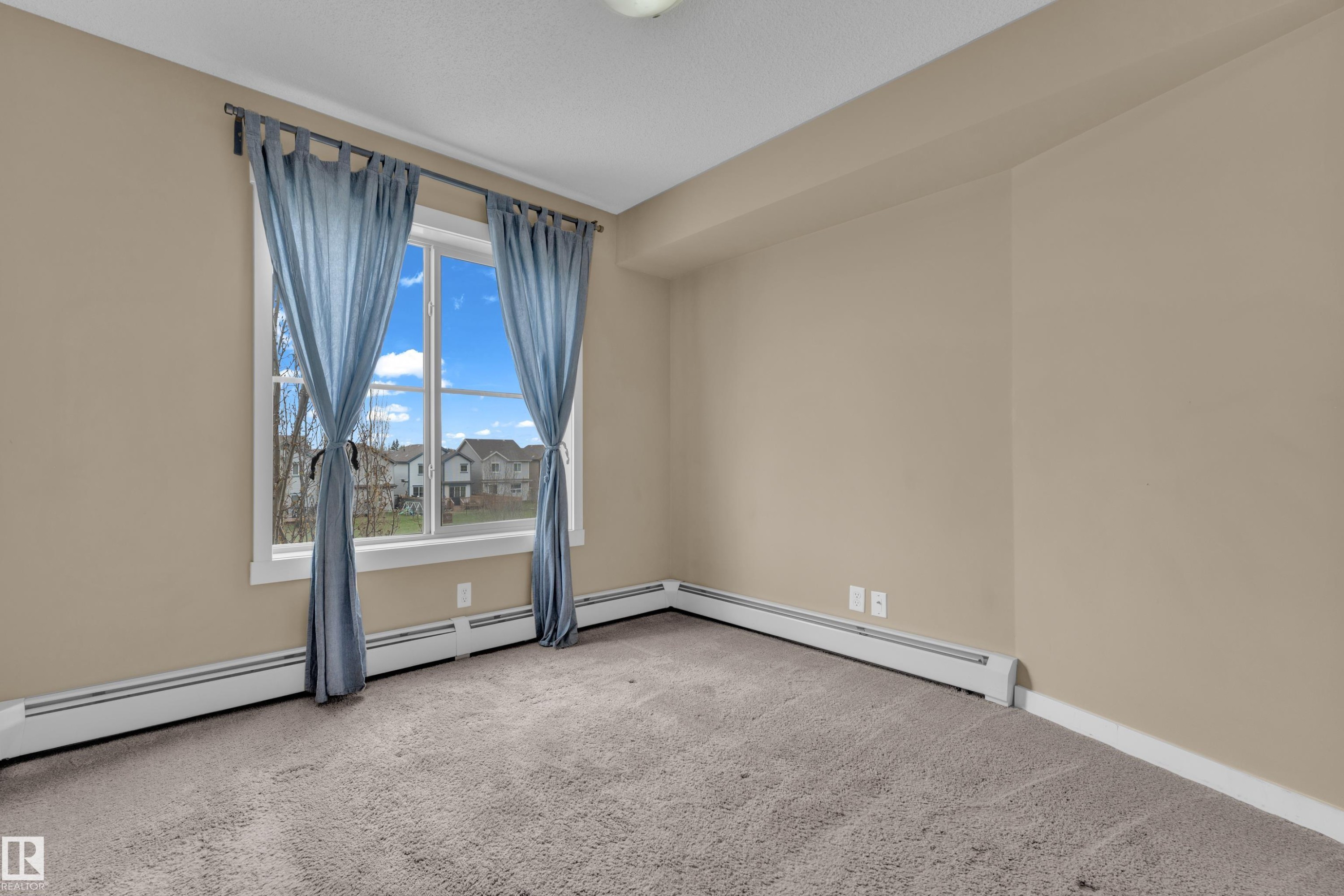 303 111 Watt Common, Edmonton, AB - Indoor Photo Showing Other Room