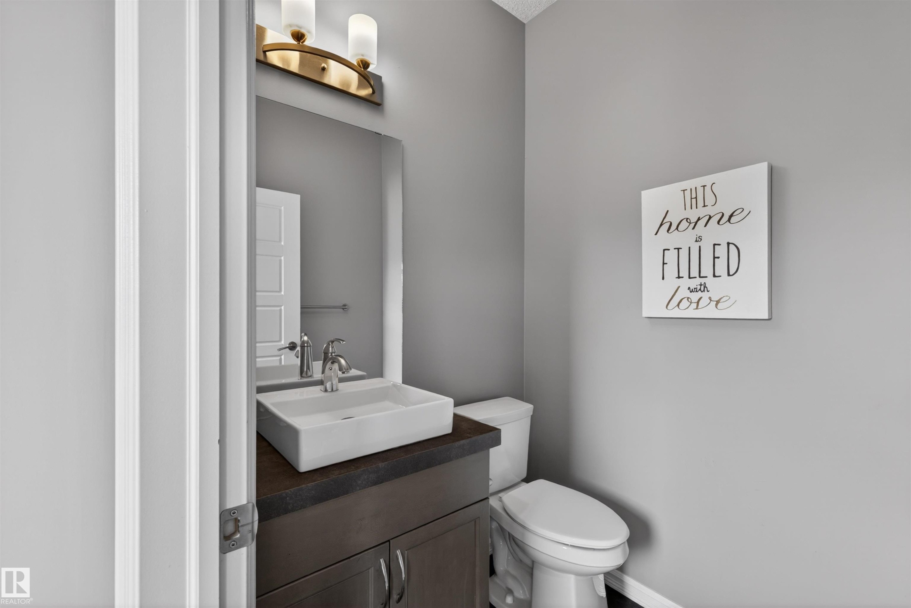 828 36 Avenue, Edmonton, AB - Indoor Photo Showing Bathroom