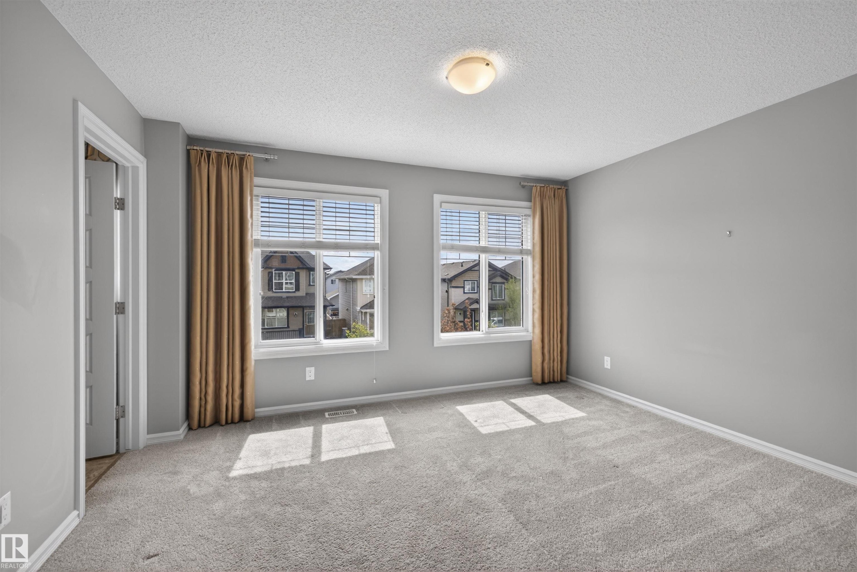 828 36 Avenue, Edmonton, AB - Indoor Photo Showing Other Room