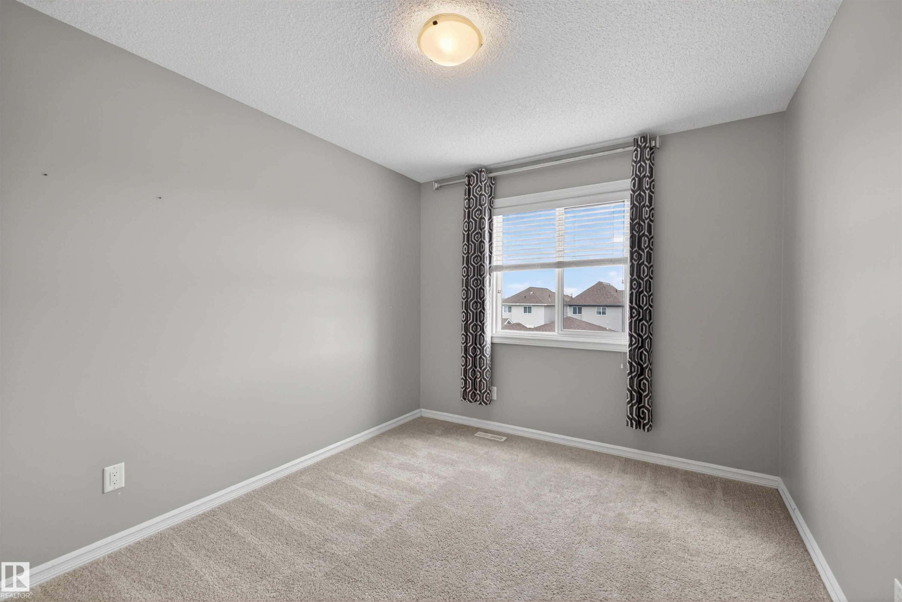 828 36 Avenue, Edmonton, AB - Indoor Photo Showing Other Room