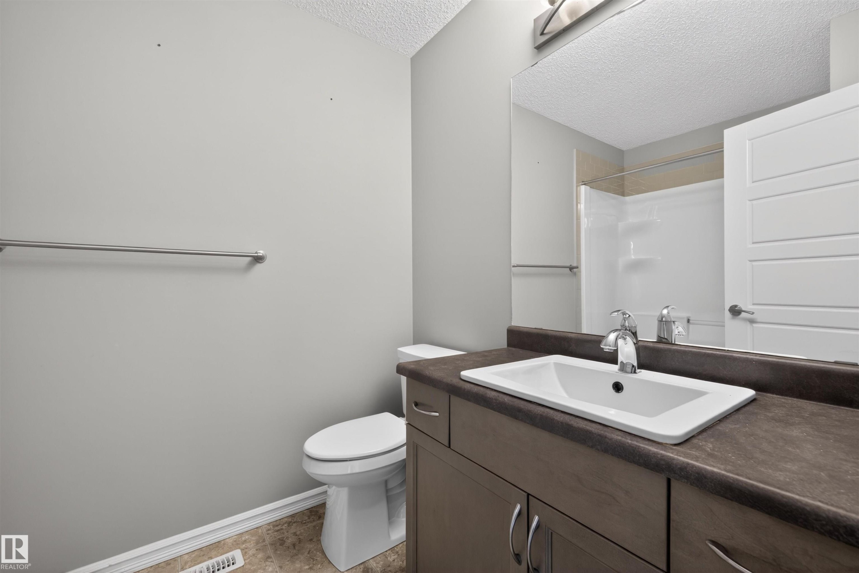 828 36 Avenue, Edmonton, AB - Indoor Photo Showing Bathroom