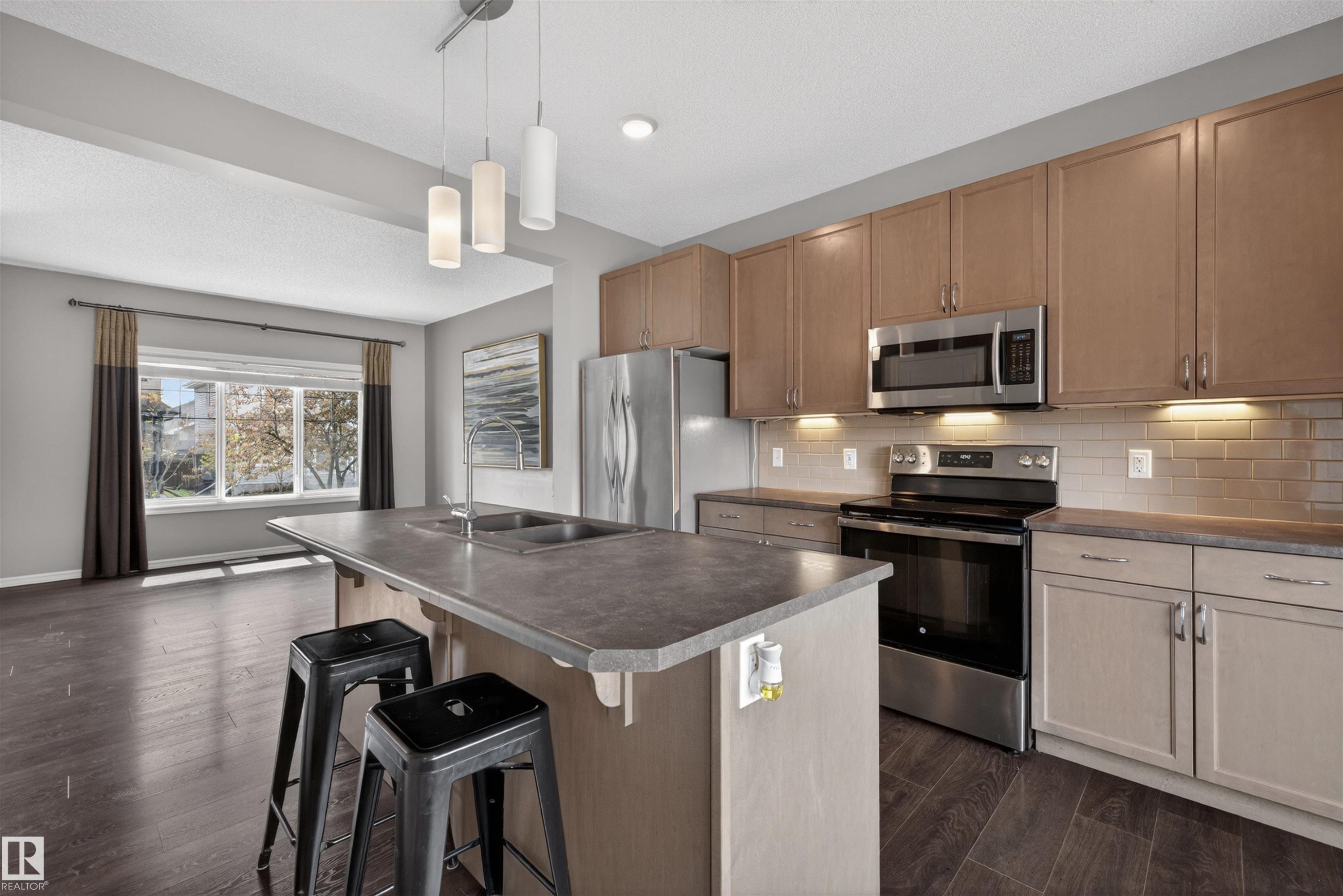 828 36 Avenue, Edmonton, AB - Indoor Photo Showing Kitchen With Double Sink