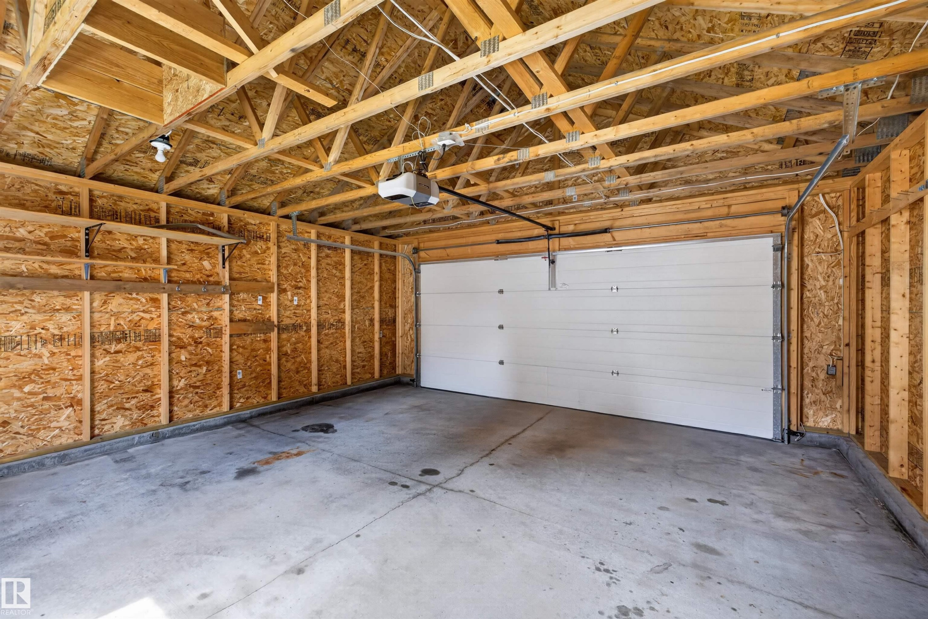 828 36 Avenue, Edmonton, AB - Indoor Photo Showing Garage